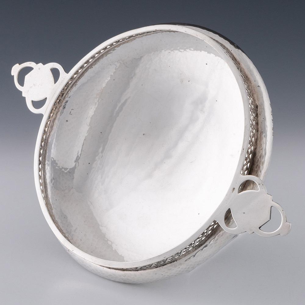 Heading : A E Jones silver footed bowl
Date : Hallmarked in 1920 in Birmingham for Jones
Period : George V
Origin : Birmingham, England
Decoration : Classic martele (hammered) finish – pierced rim with floral decoration. Arts & Crafts celtic