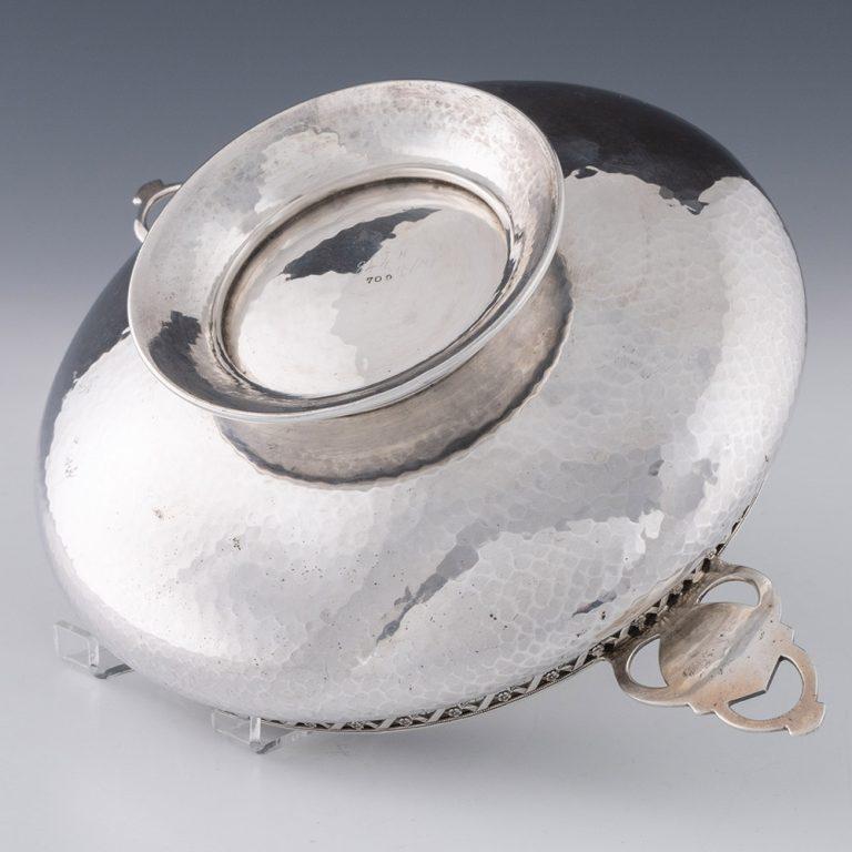A E Jones Silver Fruit Bowl Birmingham 1920 In Good Condition For Sale In Tunbridge Wells, GB