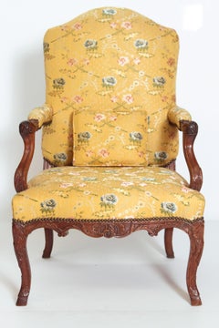 Poltrona Regence in noce del XVIII secolo