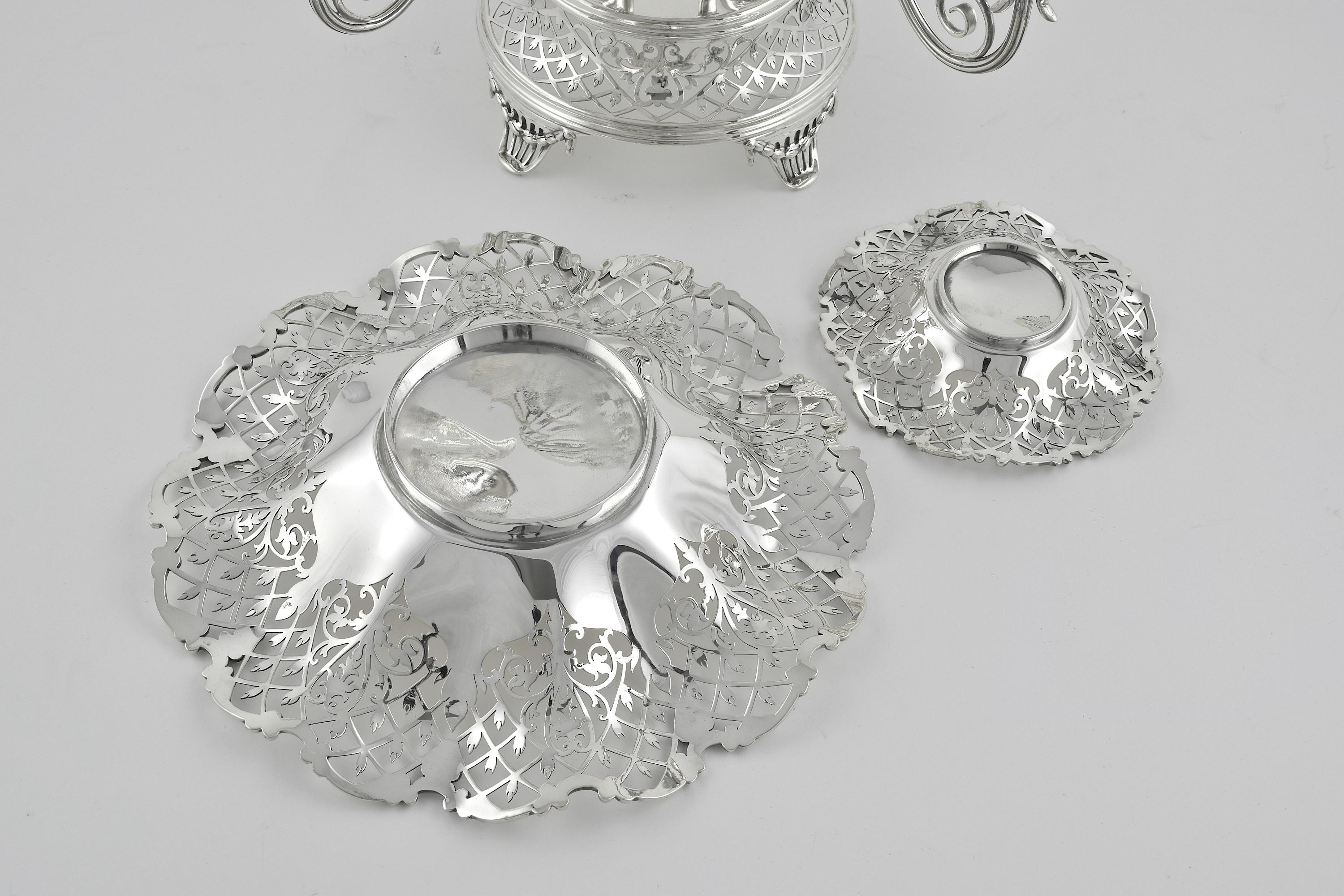 Early 20th Century 5 Dish Silver Plated Epergne In Good Condition For Sale In London, GB