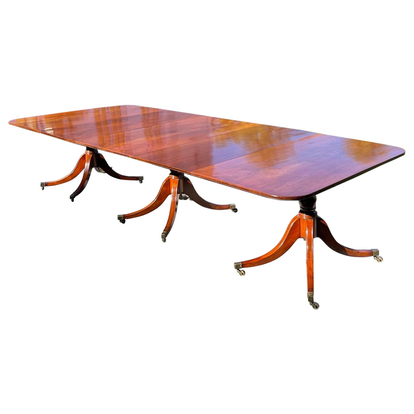 A Early ca 1820 Mahogany Three Pedestal Dining Table, George III For Sale