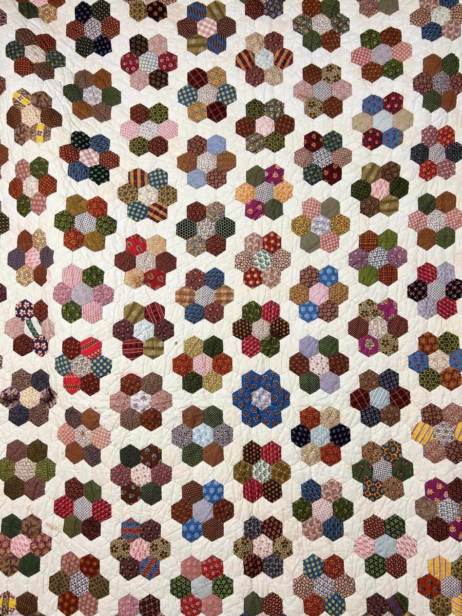 Beige Una trapunta in cotone stampato Patchwork - Francia Provenza Circa 1840-1850 in vendita