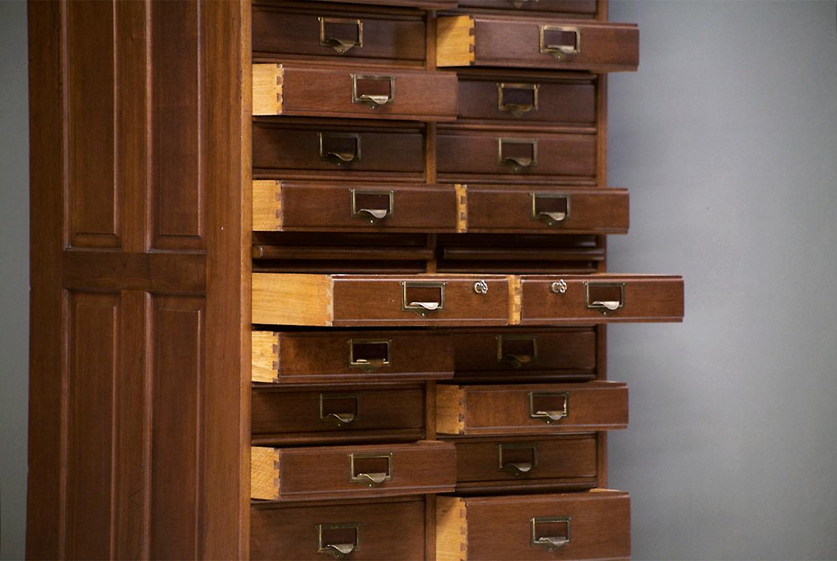 A early to mid century filing cabinet For Sale 2