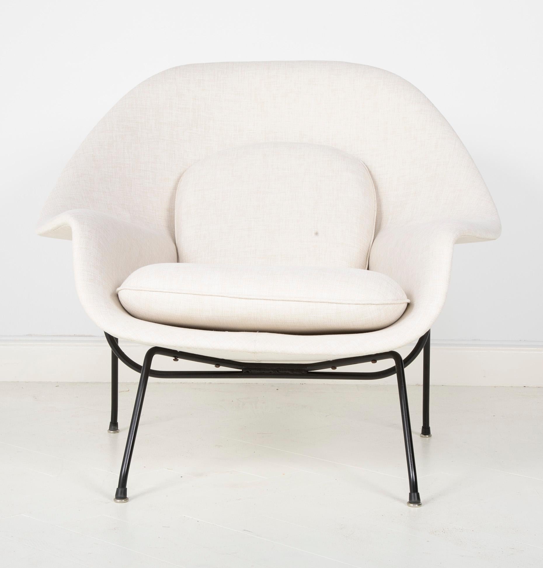 Mid-Century Modern Early Womb Chair Designed for Eero Saarinen For Sale