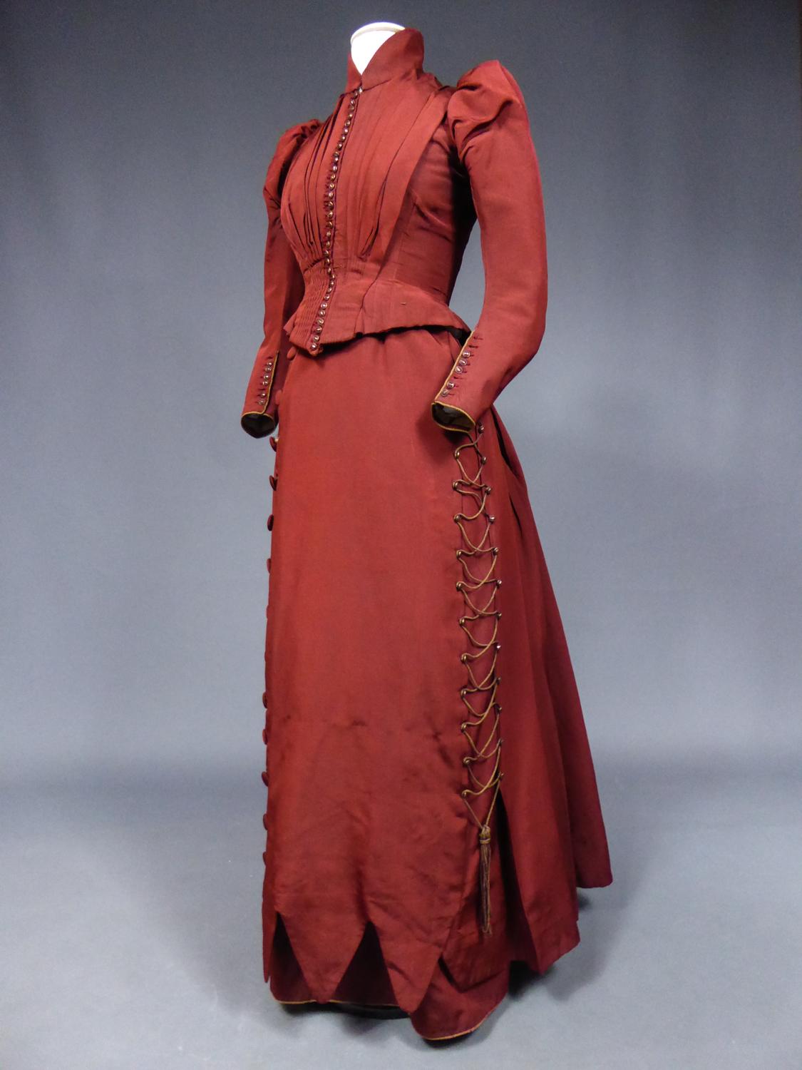 A Edwardian Faille Silk Amazon Bodice and Skirt Set  - England late 19th century 2