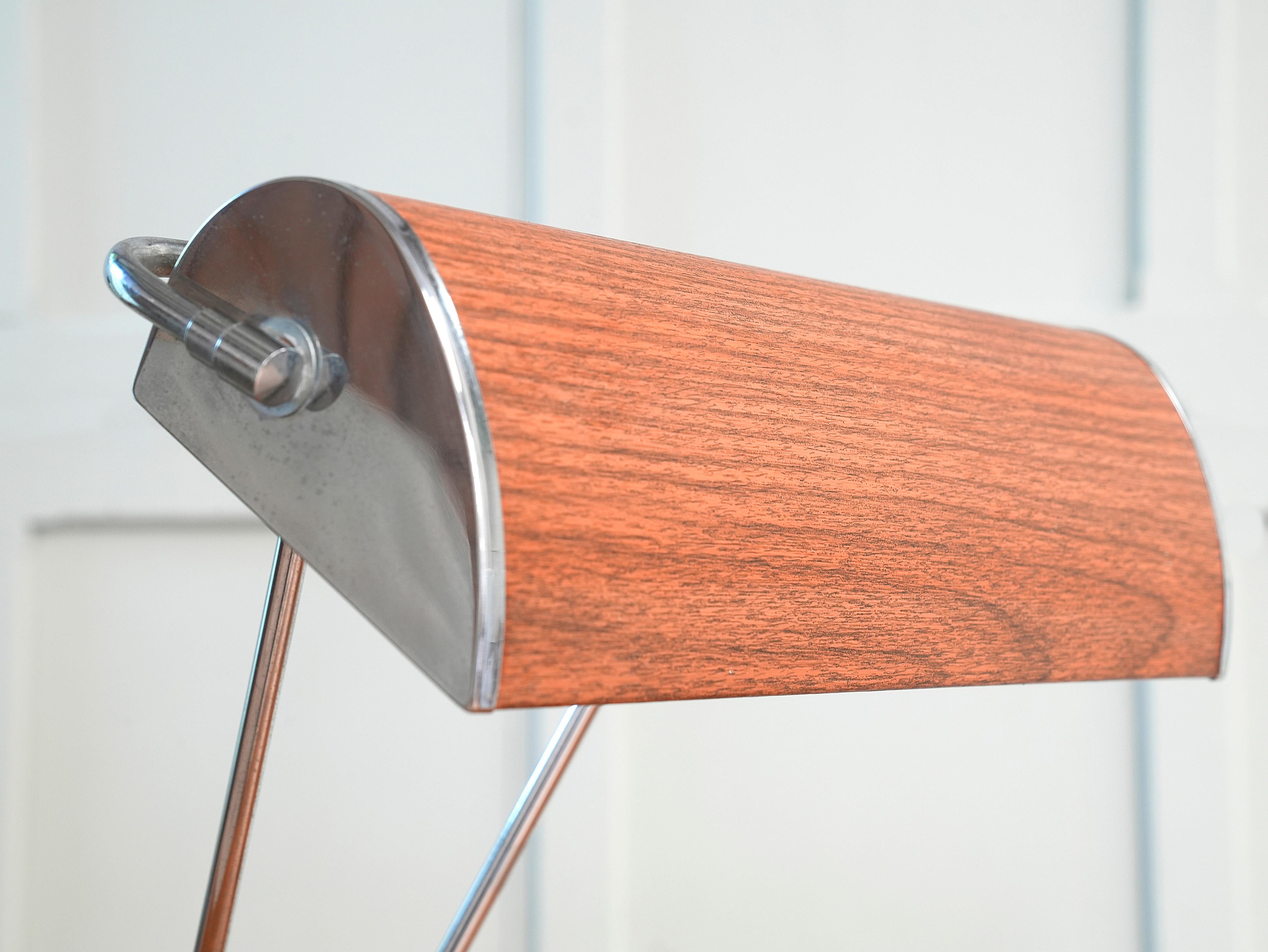 Eileen Grey Desk Light In Excellent Condition In Conwy, GB
