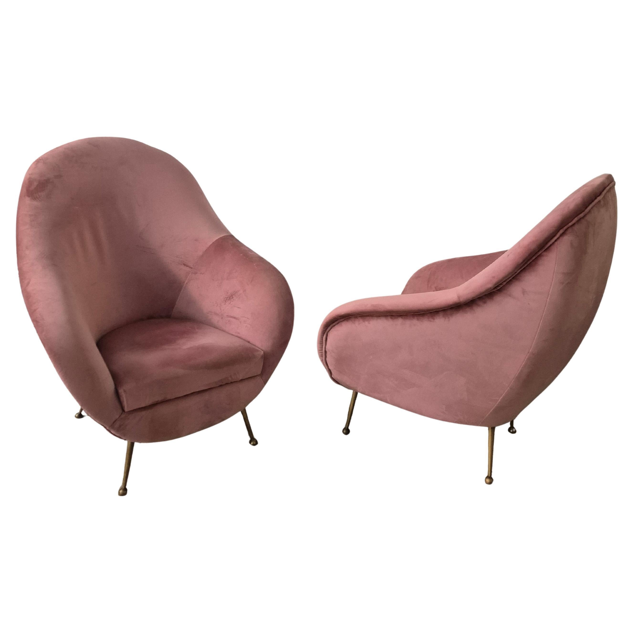 An elegant pair of easy chairs with brass legs, italian mid-century.