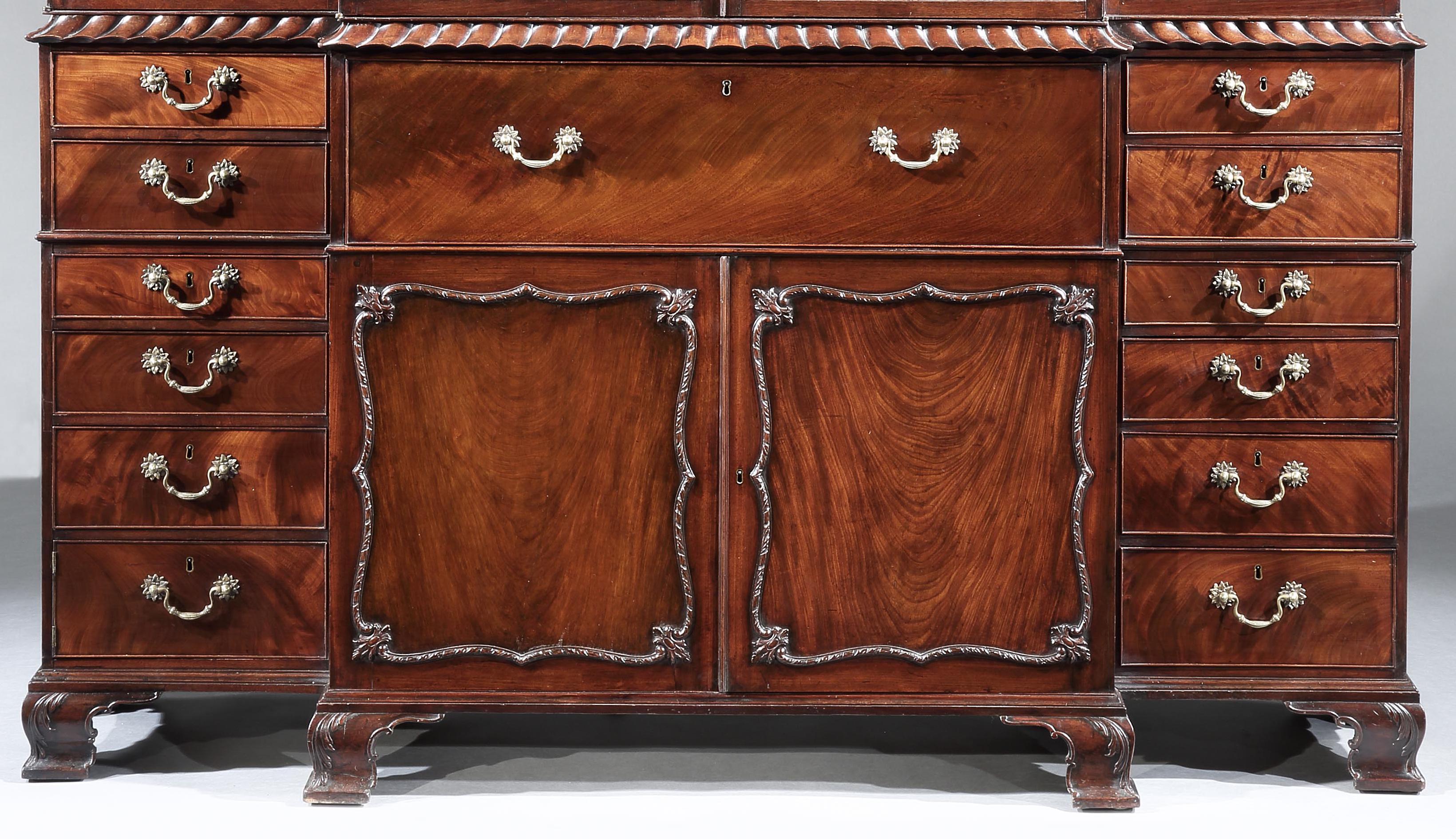 English George III Chinoiserie Breakfront Cabinet In Good Condition In Dublin, GB