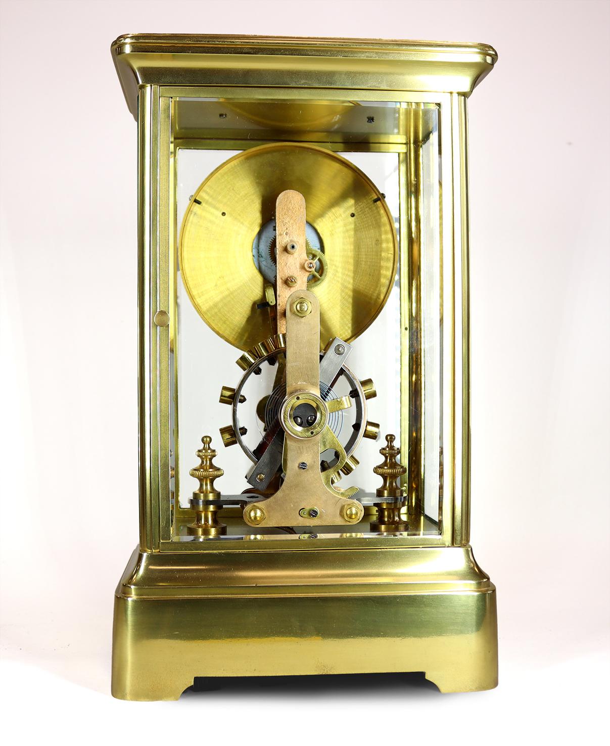 Anglais Horloge de cheminée électrique Eureka à quatre verres en vente