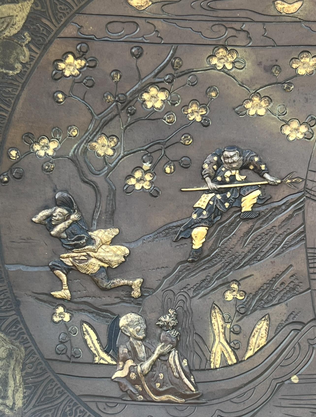 Japanese A Exceptional Bronze and Mixed-Metal Charger Depicting a Scene from the Suikoden For Sale