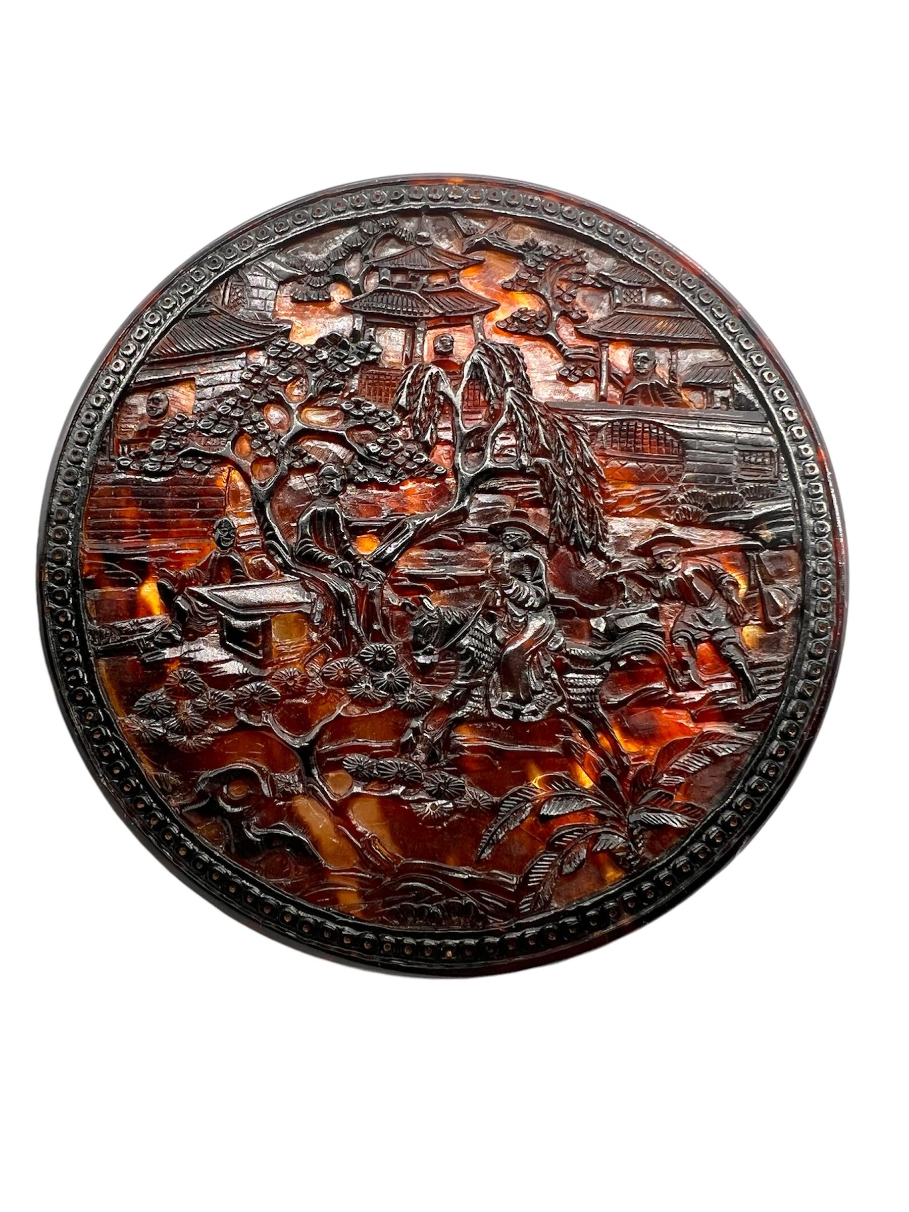 Exceptionnelle tabatière Canton sculptée en fausse écaille de tortue. Dynastie Qing en vente 6