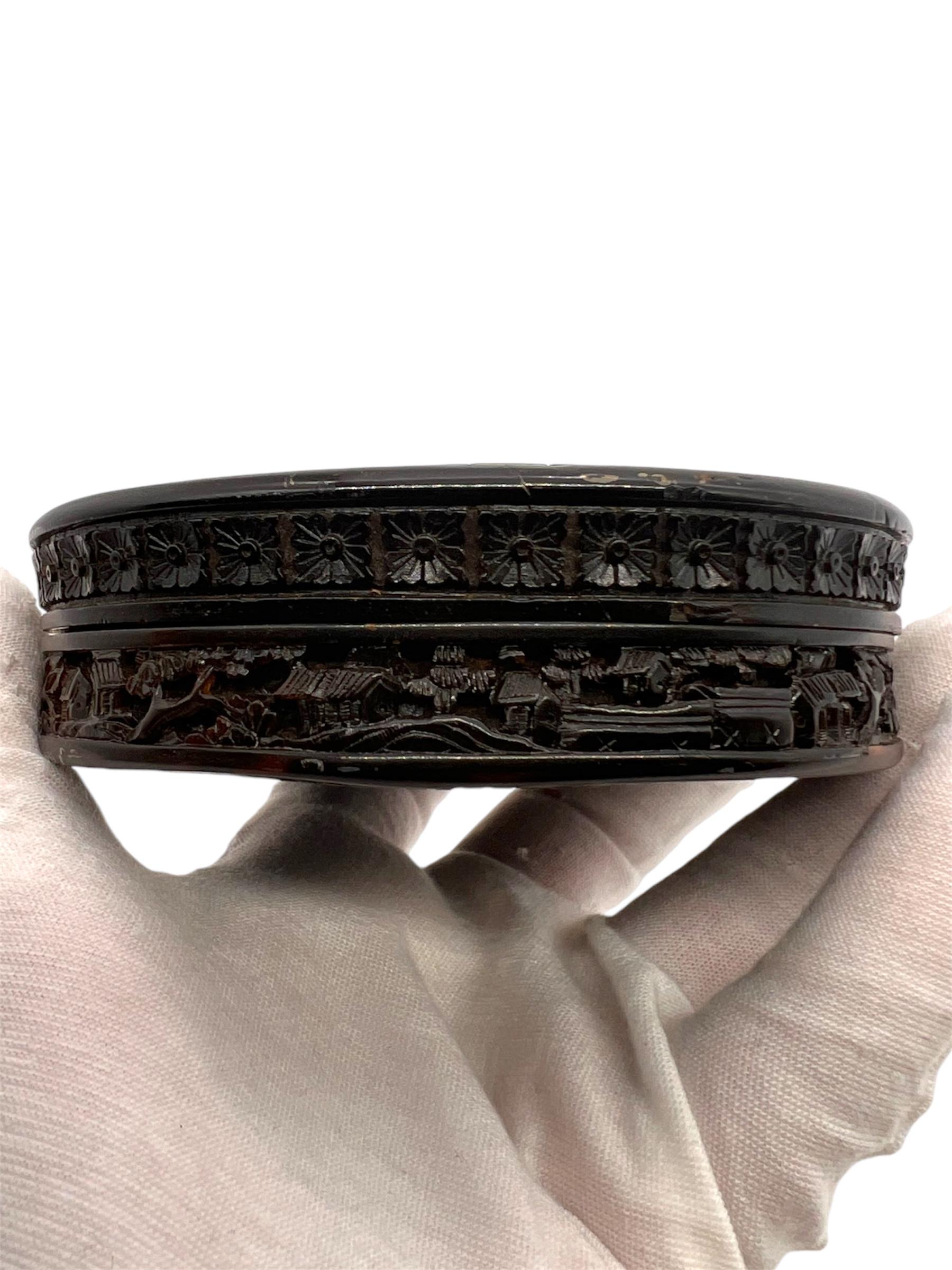 Exceptionnelle tabatière Canton sculptée en fausse écaille de tortue. Dynastie Qing en vente 8