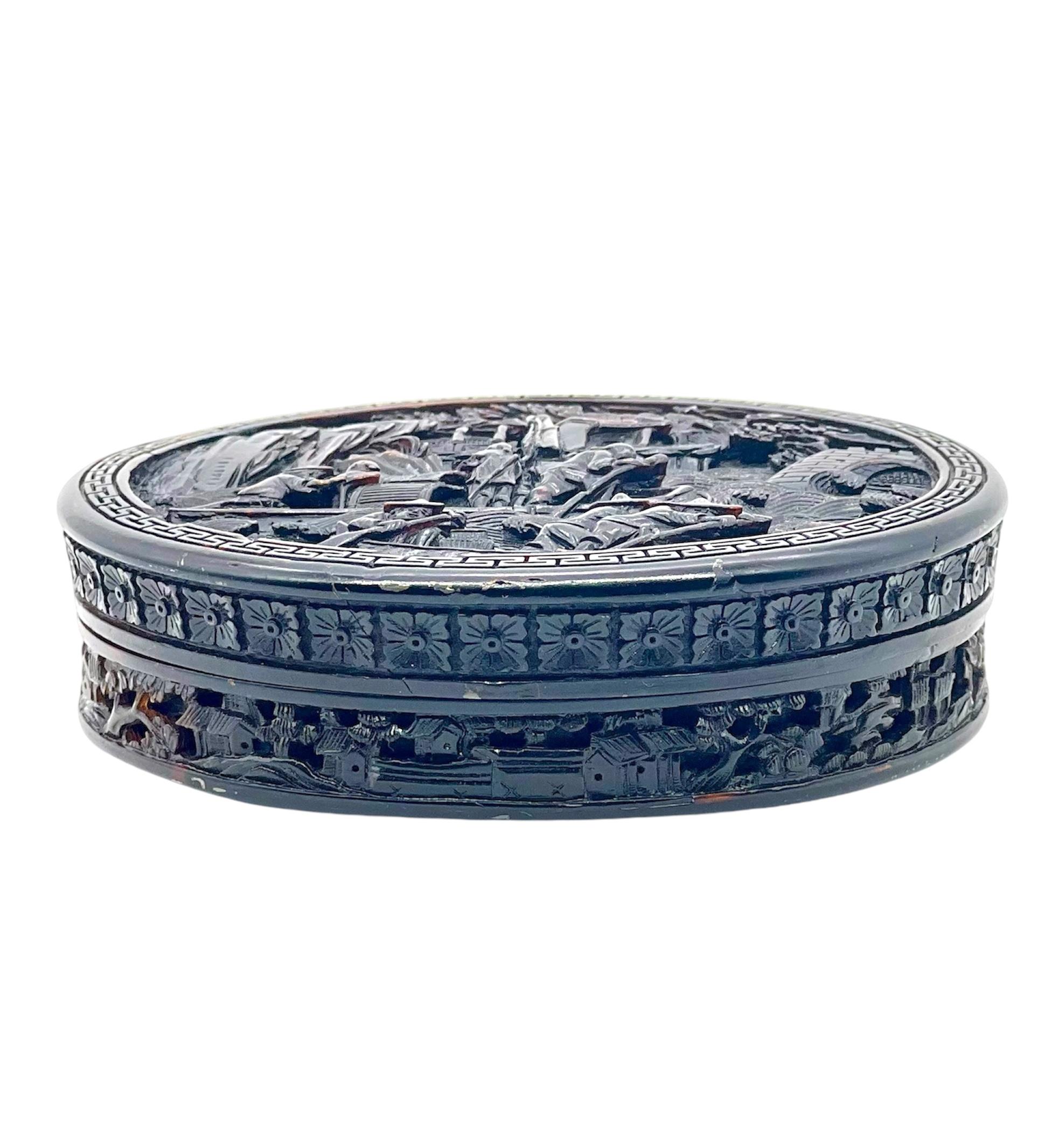 XIXe siècle Exceptionnelle tabatière Canton sculptée en fausse écaille de tortue. Dynastie Qing en vente