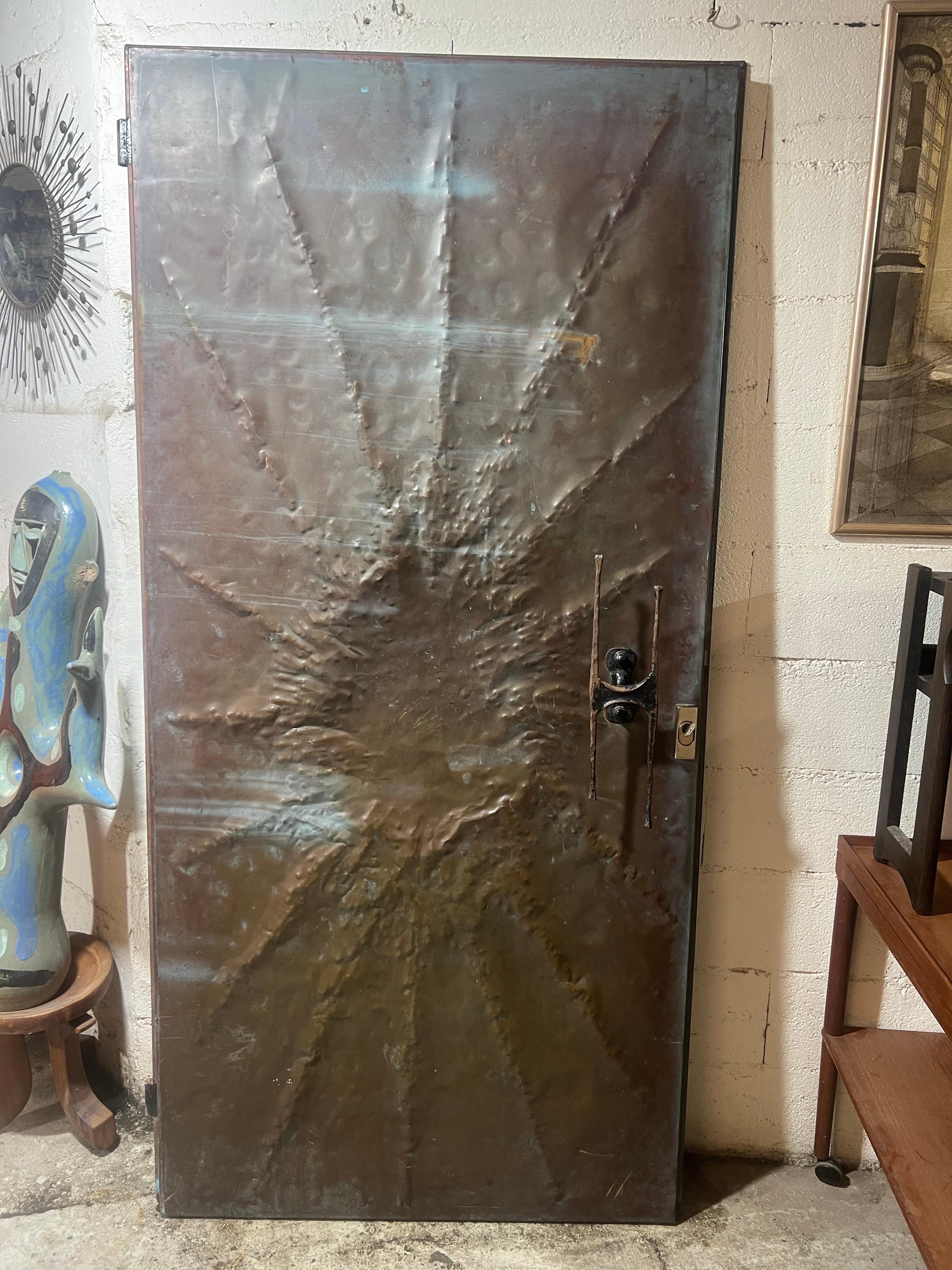 Autre Une porte exceptionnelle en cuivre en vente