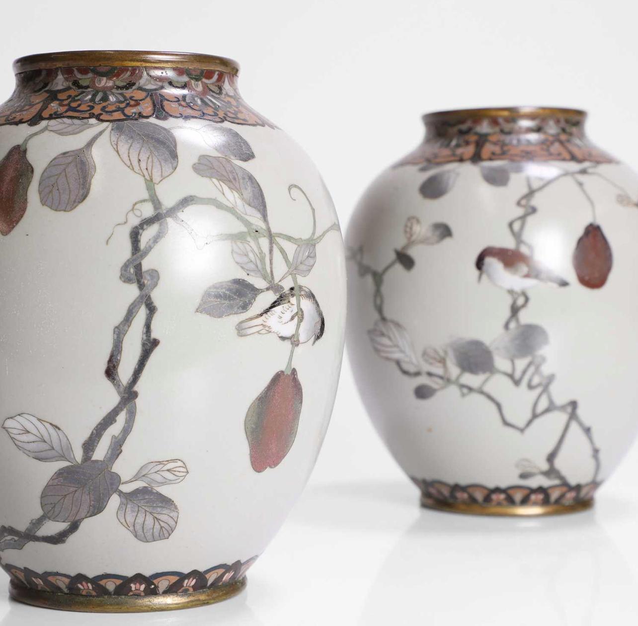 A Exceptional Pair of Japanese Cloisonné Vases in the Manner of Namikawa Sōsuke For Sale 7