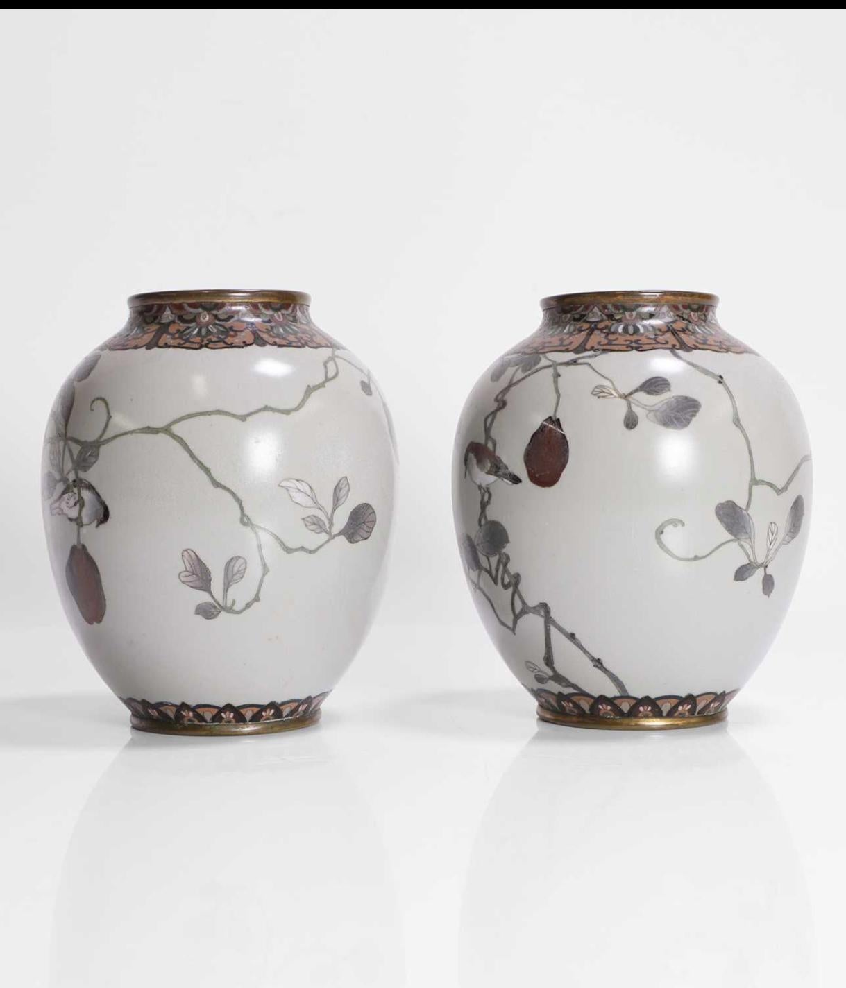 A Exceptional Pair of Japanese Cloisonné Vases in the Manner of Namikawa Sōsuke For Sale 2
