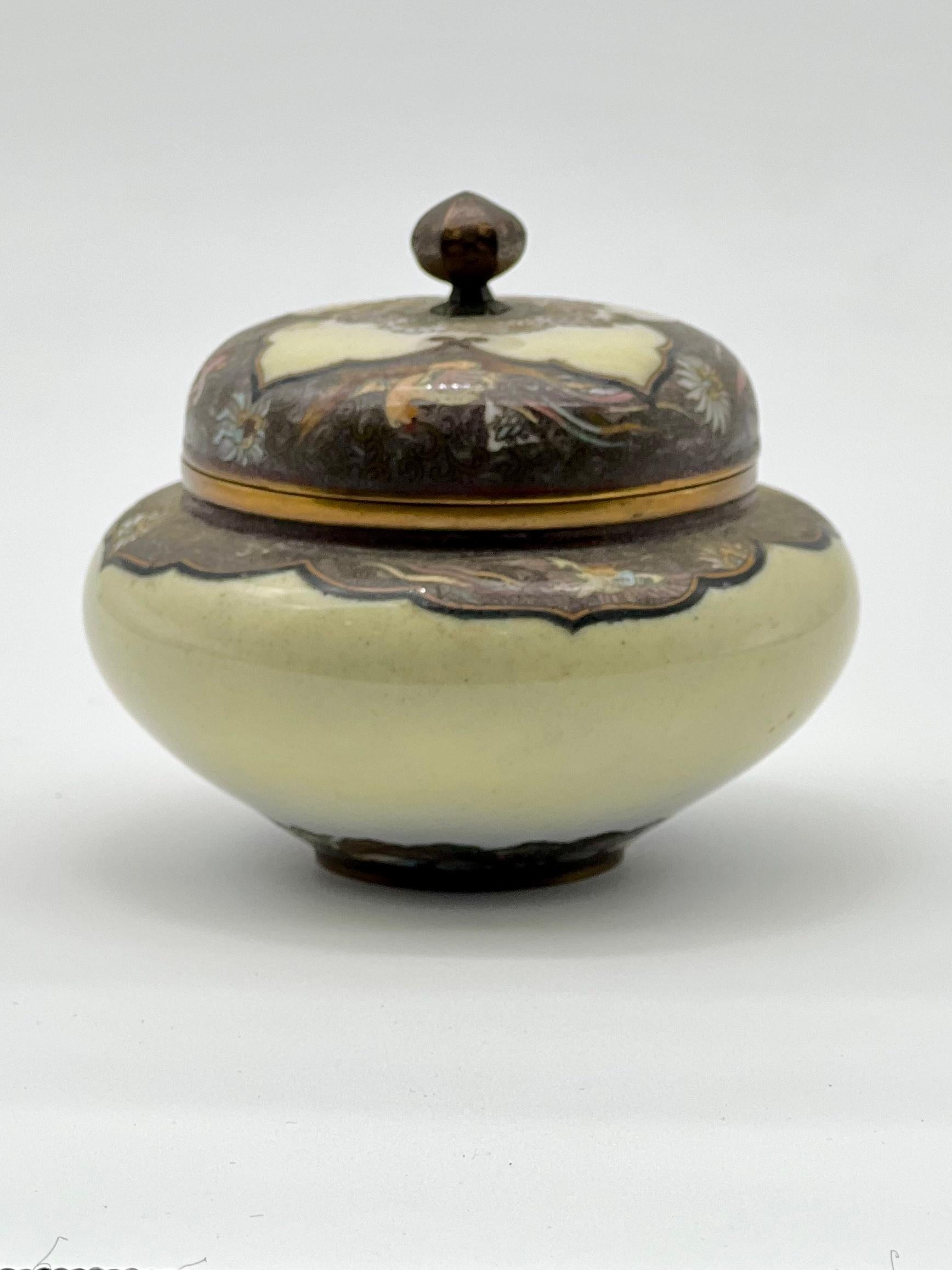 Exquisite Cloisonné Enamel Vase and Cover in the Manner of Namikawa Yasuyuki For Sale 6
