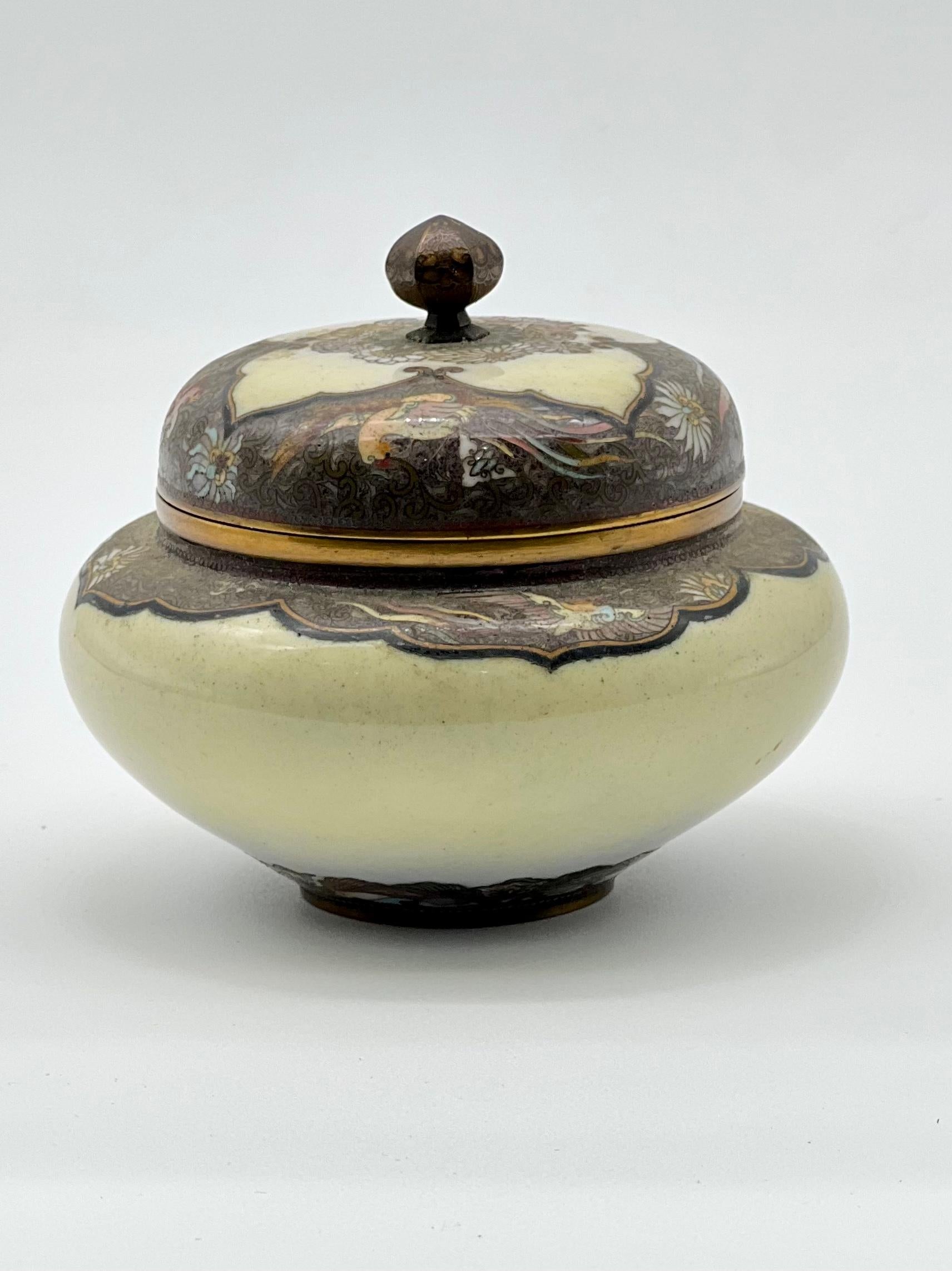 Exquisite Cloisonné Enamel Vase and Cover in the Manner of Namikawa Yasuyuki For Sale 7