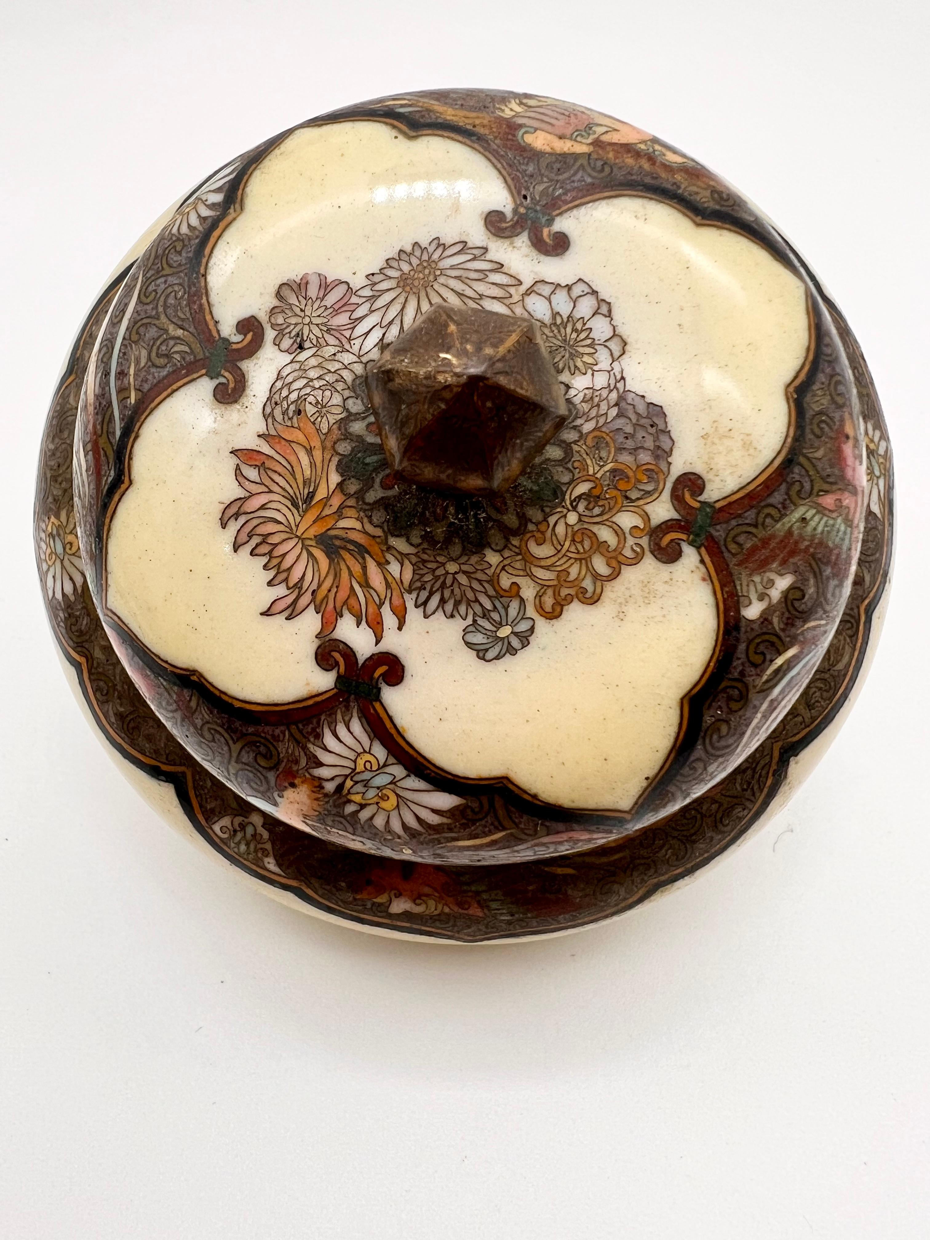 Exquisite Cloisonné Enamel Vase and Cover in the Manner of Namikawa Yasuyuki For Sale 9