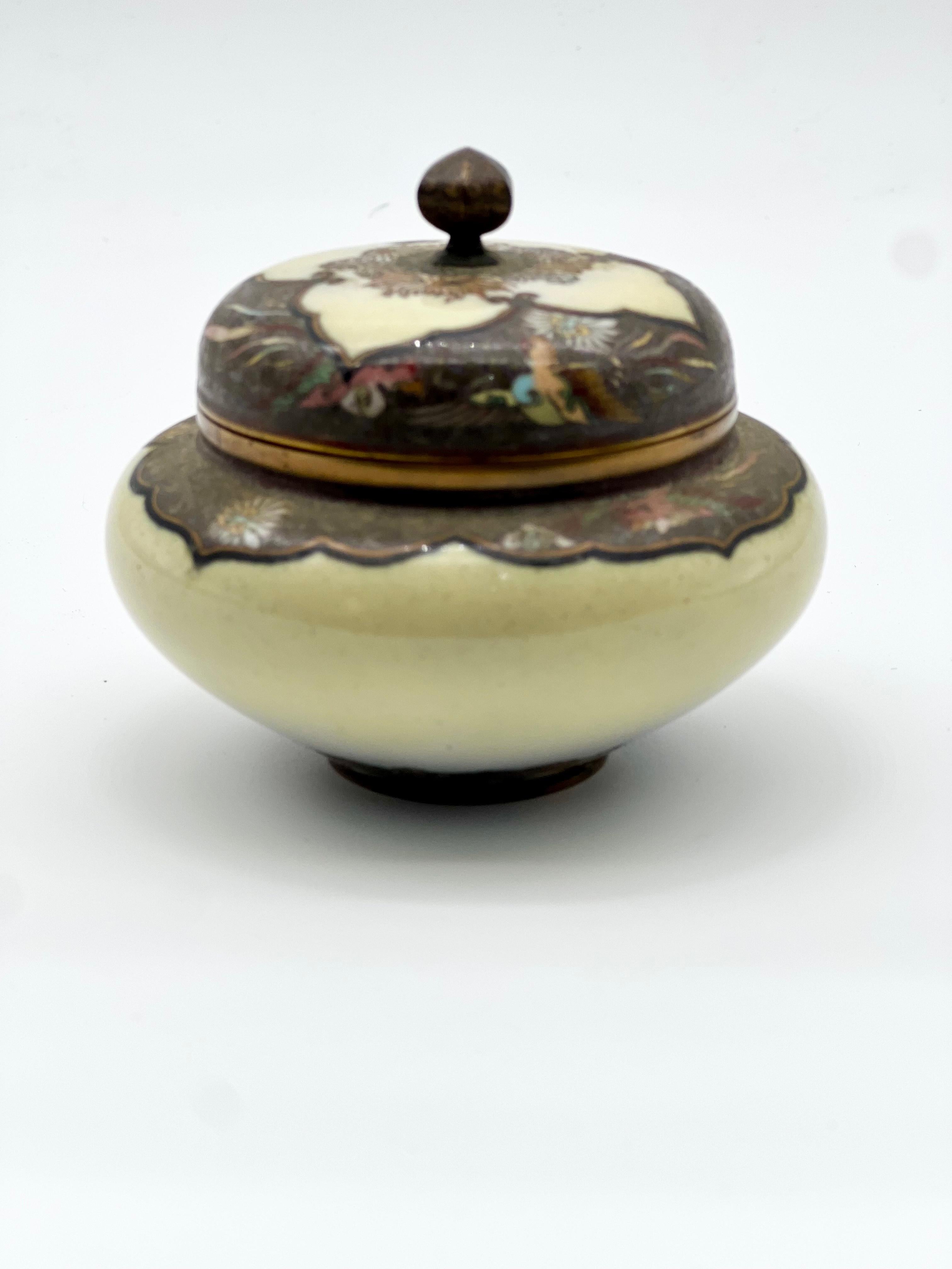 Exquisite Cloisonné Enamel Vase and Cover in the Manner of Namikawa Yasuyuki For Sale 10