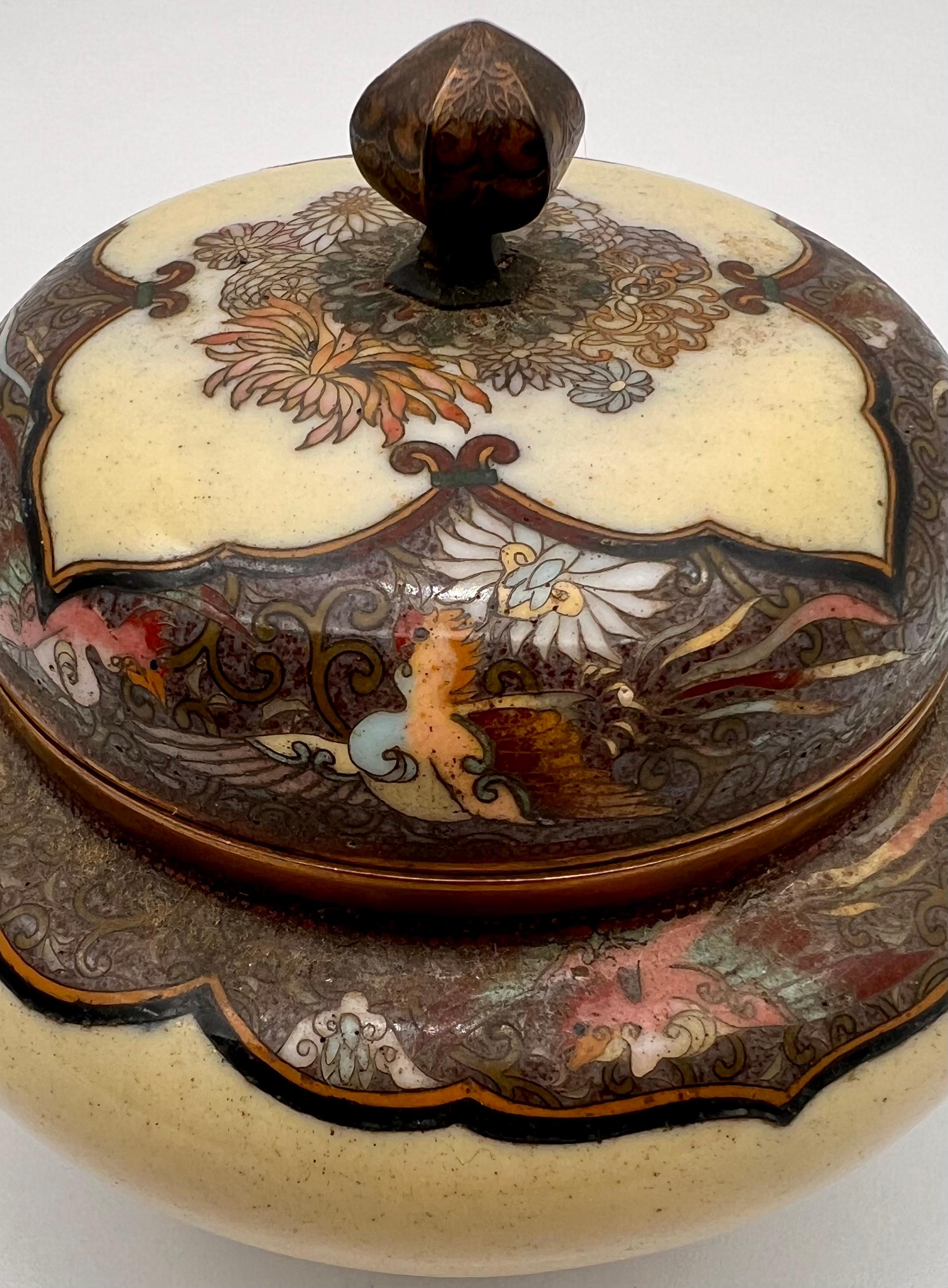Exquisite Cloisonné Enamel Vase and Cover in the Manner of Namikawa Yasuyuki For Sale 11