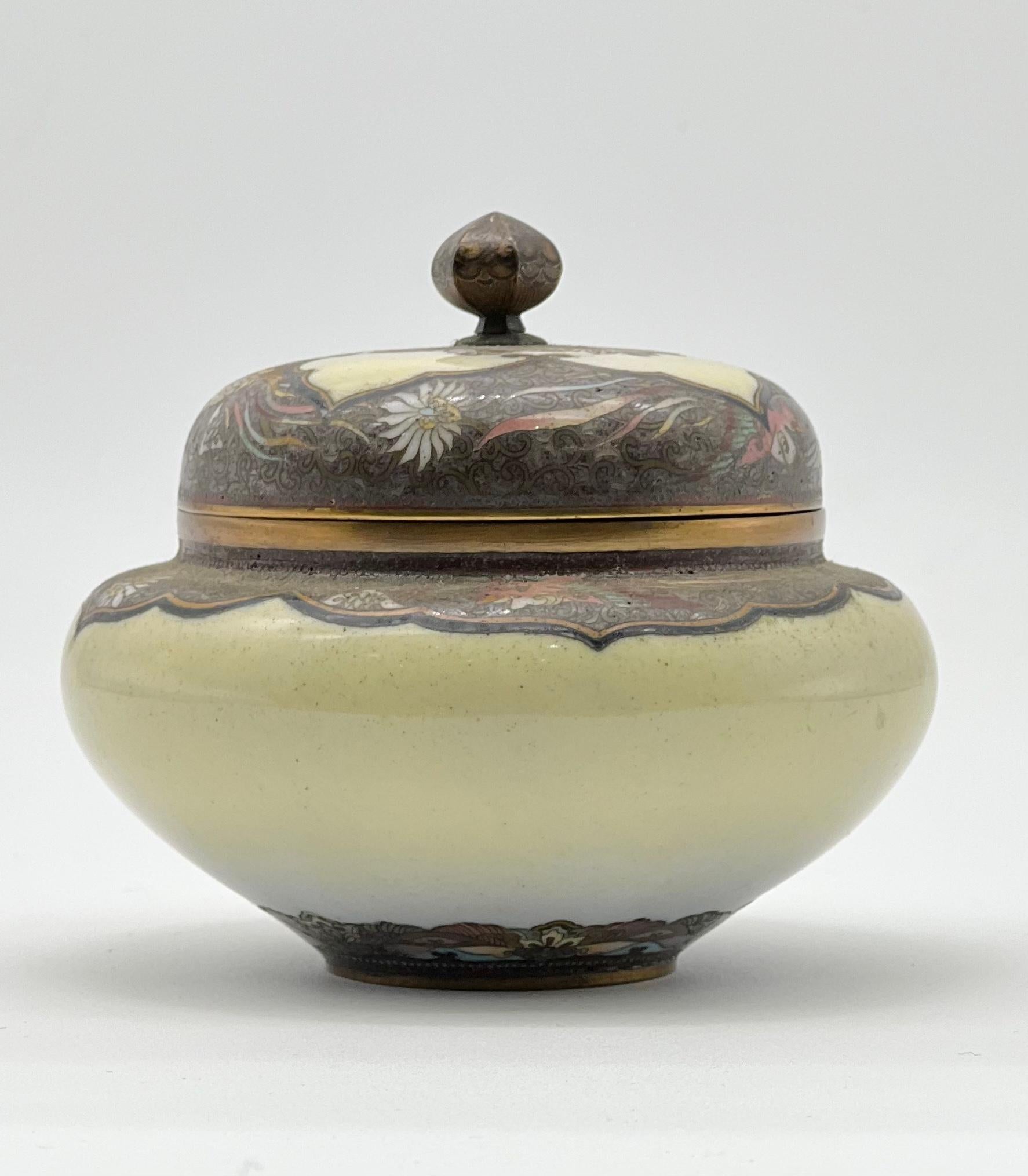 Exquisite Cloisonné Enamel Vase and Cover in the Manner of Namikawa Yasuyuki For Sale 1