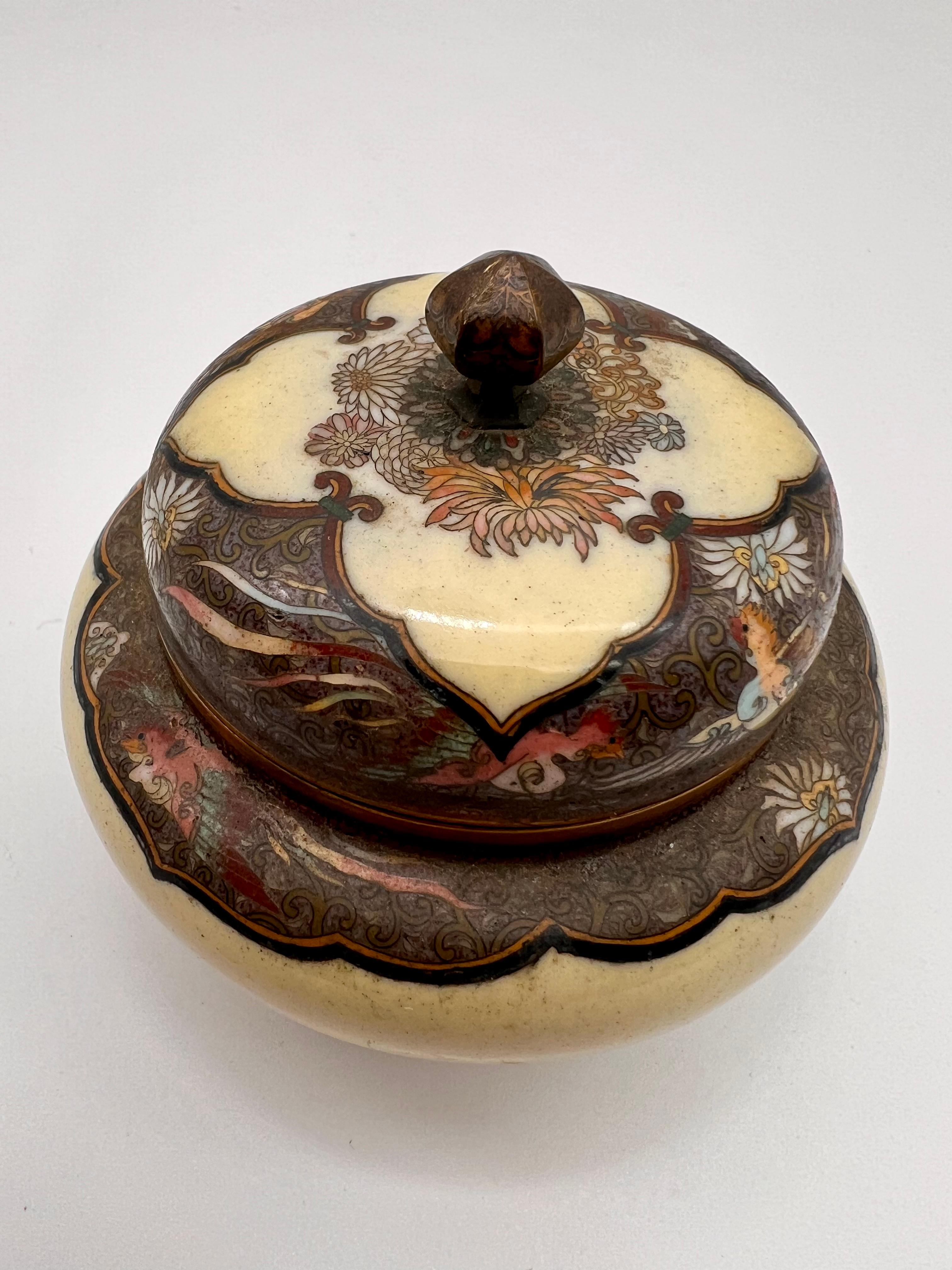 Exquisite Cloisonné Enamel Vase and Cover in the Manner of Namikawa Yasuyuki For Sale 2