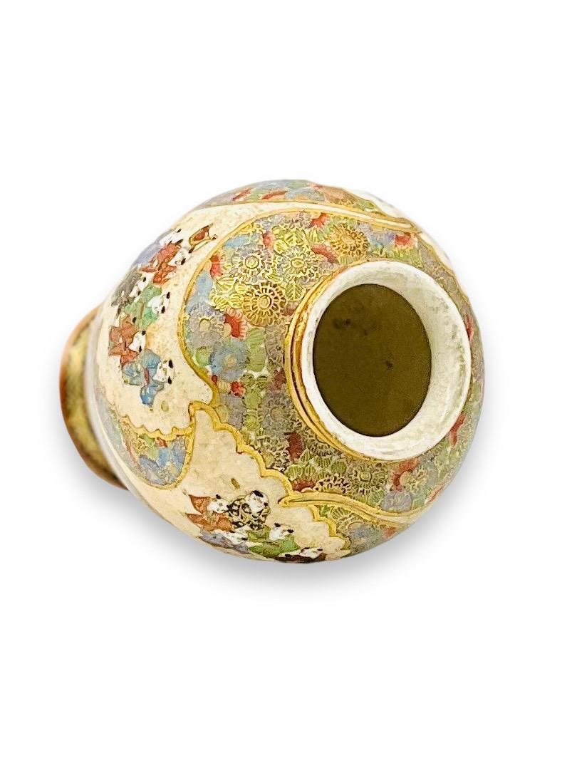 A Exquisite example of A Satsuma miniature vase by Kinkozan. Meiji Period In Good Condition In London, GB