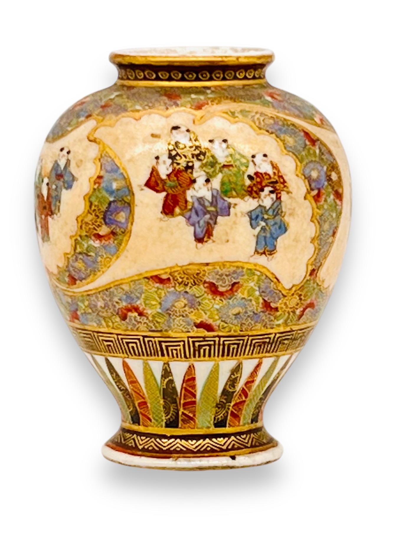 A Exquisite example of A Satsuma miniature vase by Kinkozan. Meiji Period 1