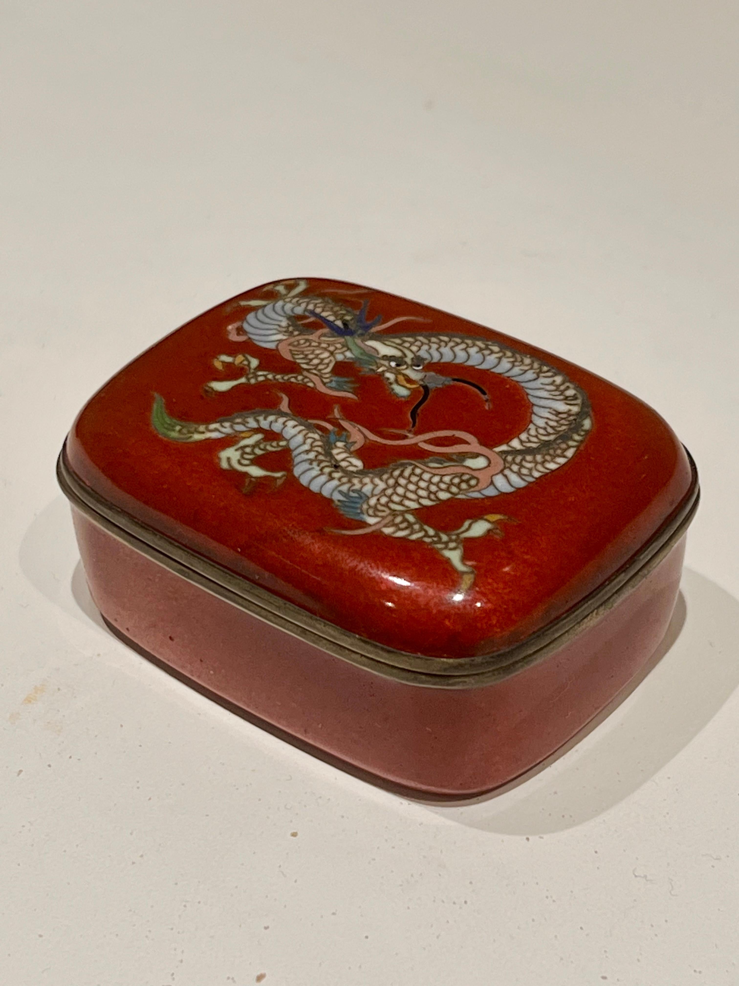 Exquisite Japanese Cloisonne Enamel Box and Cover. 19th C For Sale 2