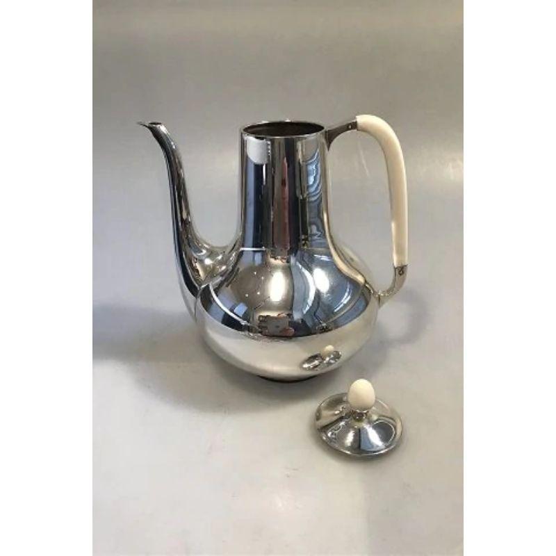 A. F. Rasmussen, sterling silver coffee pot.

Measures H 21.5 cm(8 15/64 in) Weight 553.1 gr/19.51 oz.

Handle and finial in bone.