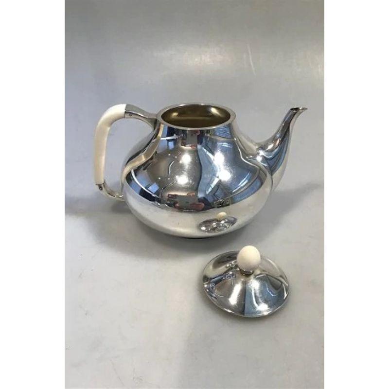 A. F. Rasmussen sterling silver tea pot

Measures H 13.5 cm Weight 435gr/ 15.34 oz 

Handle and finial in bone.