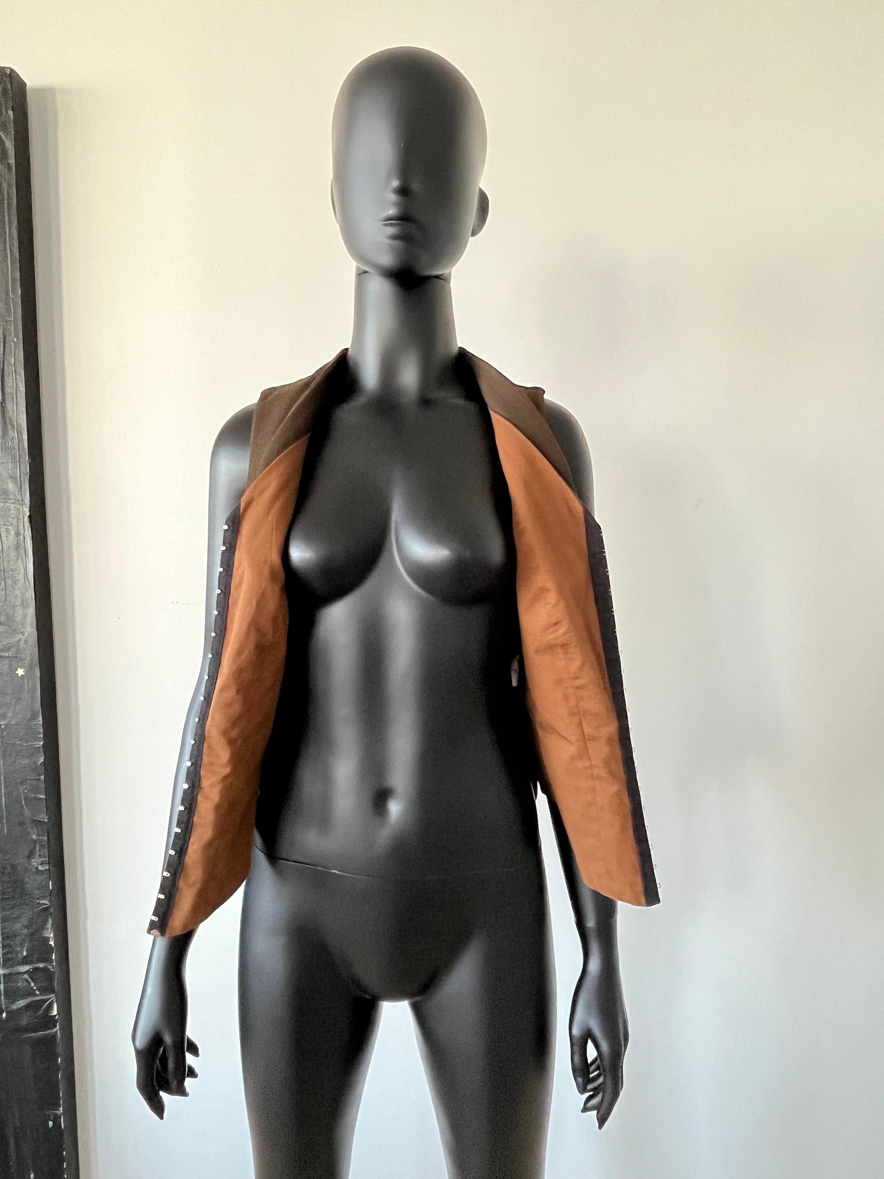 A.F VANDEVORST gilet de selle marron avec corset intégré.  automne 2000 en vente 8