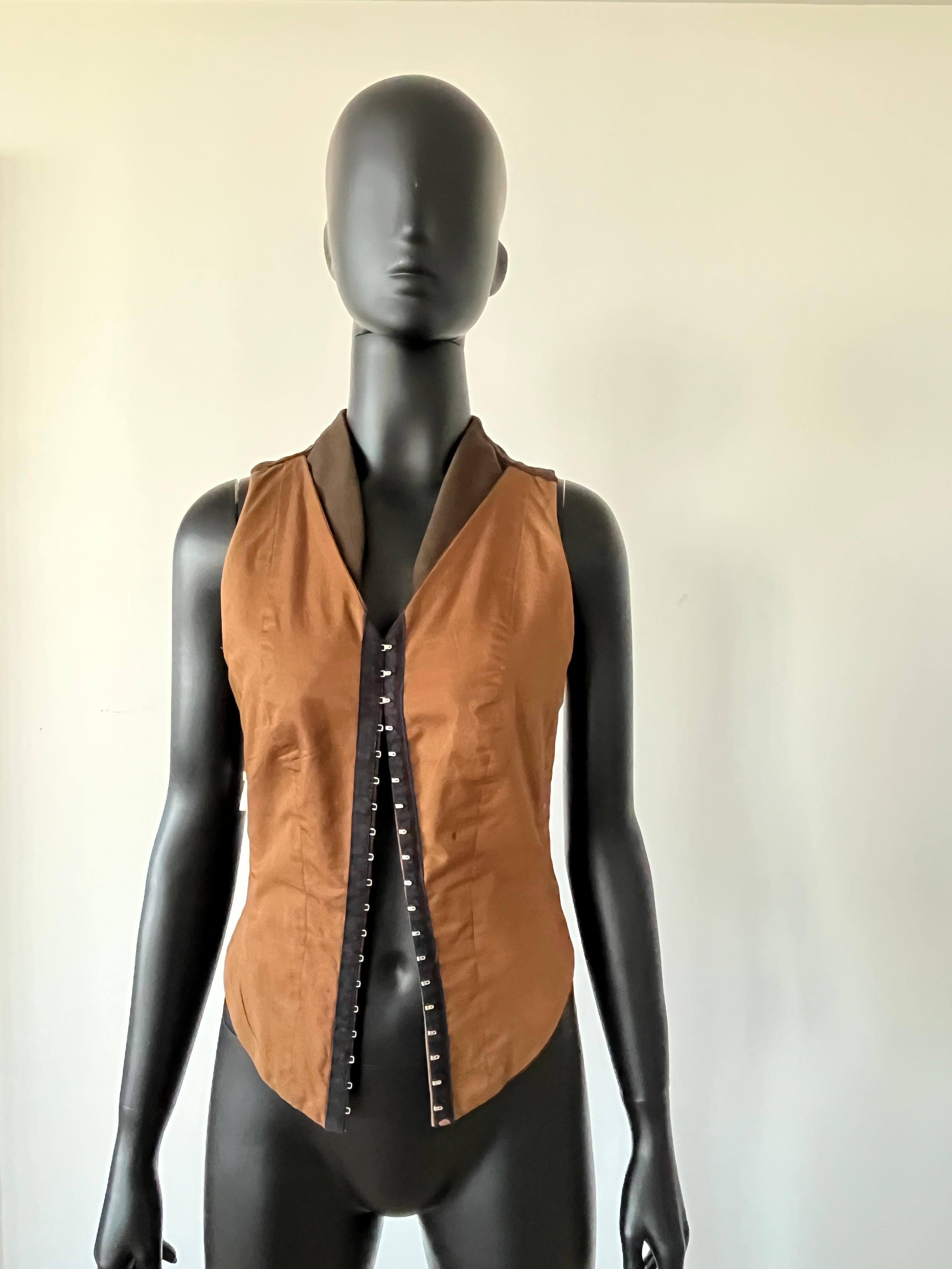 A.F VANDEVORST gilet de selle marron avec corset intégré.  automne 2000 en vente 11