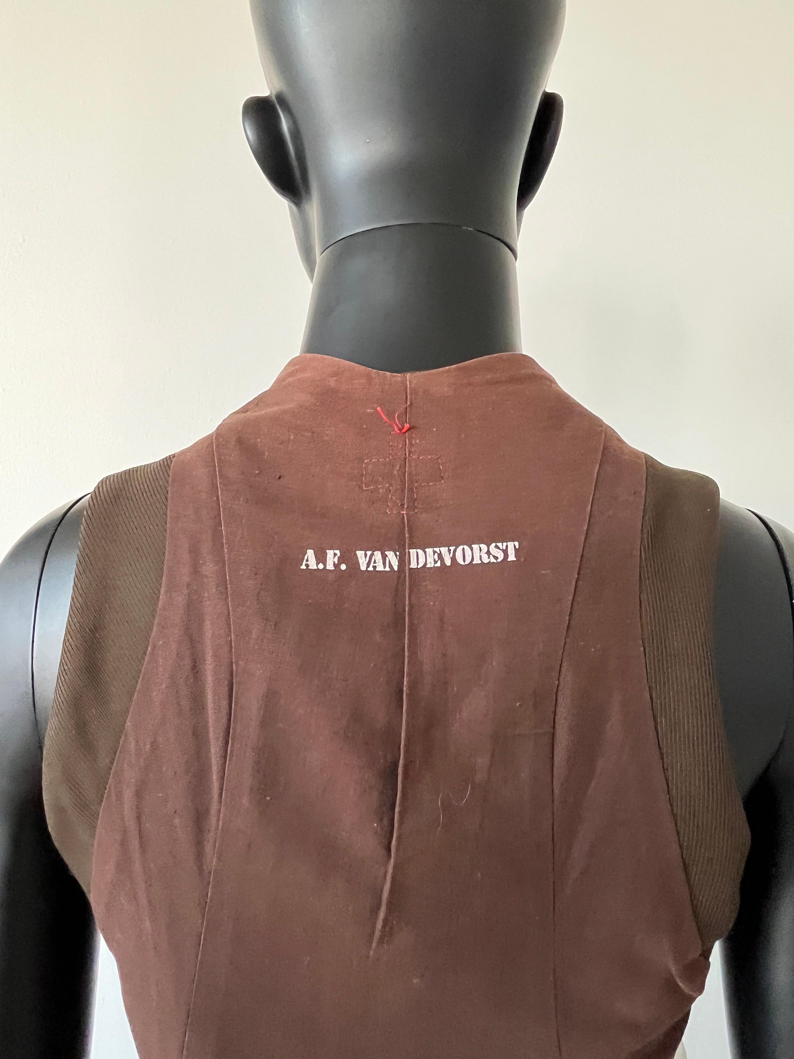 A.F VANDEVORST gilet de selle marron avec corset intégré.  automne 2000 en vente 12
