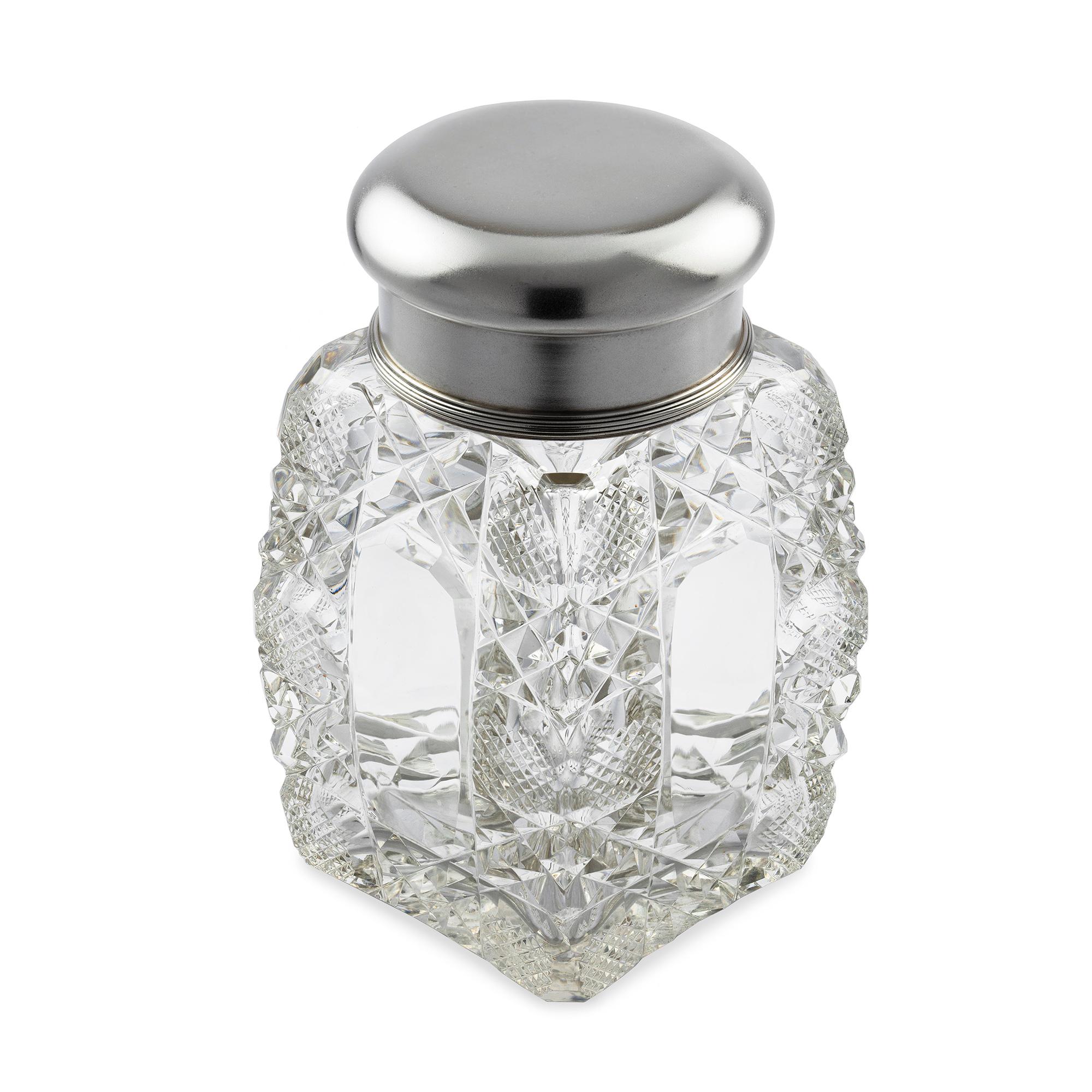 Russe Empire Bouteille en verre Fabergé avec couvercle en argent en vente