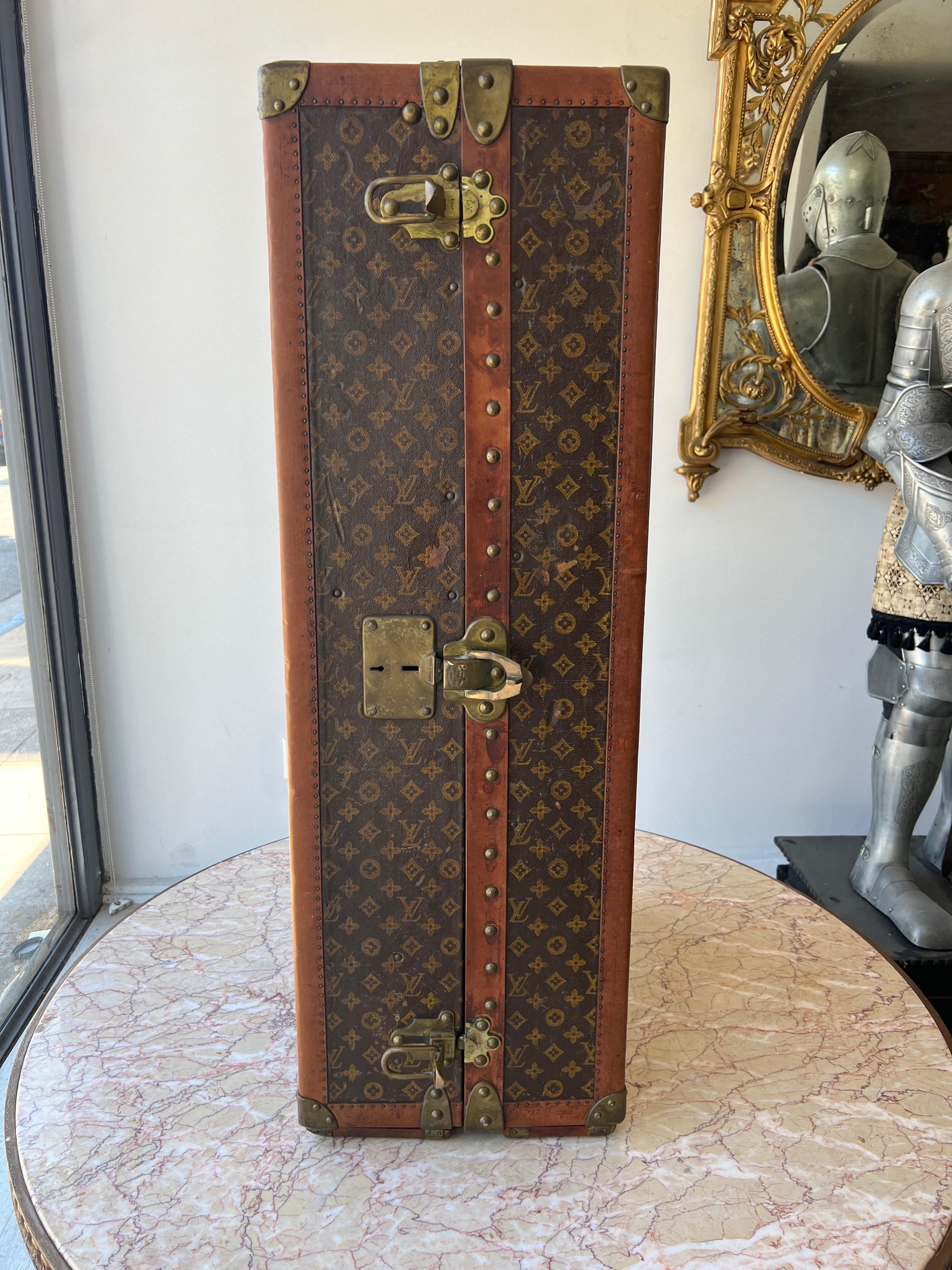 Eine fabelhafte 1920er Louis Vuitton Garderobe Dampfer Schablone Monogramm Trunk im Angebot 2