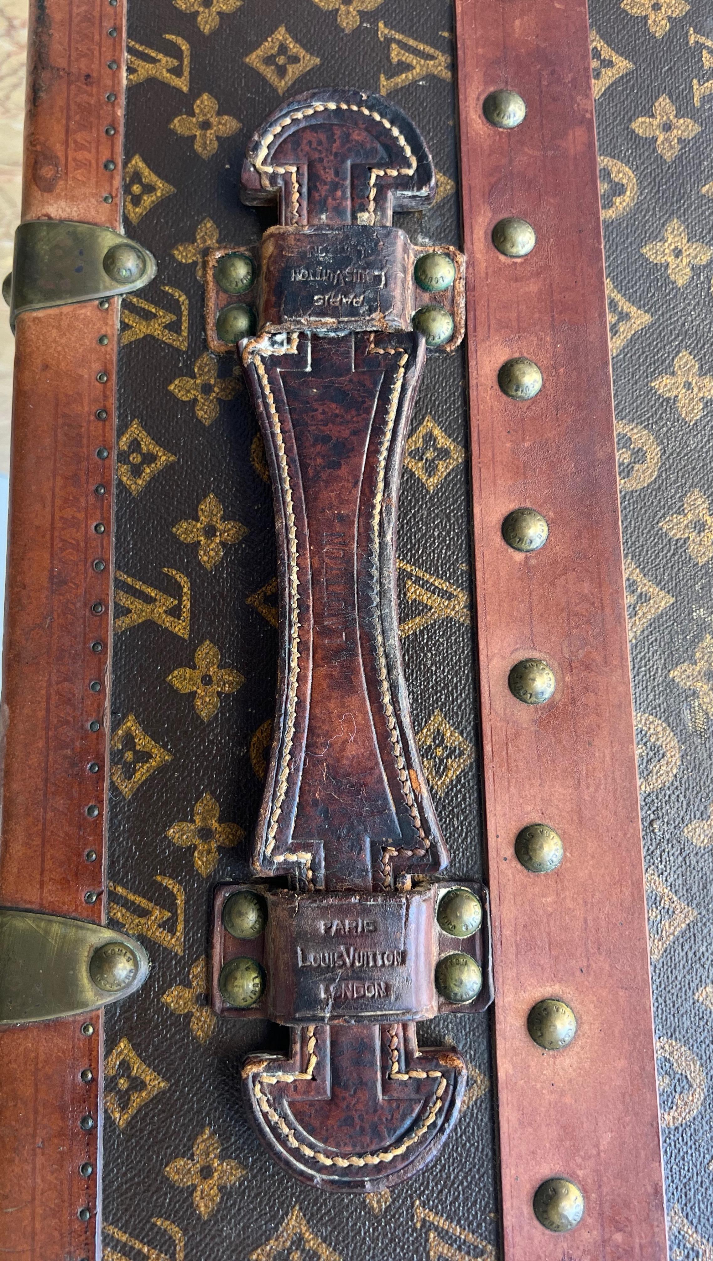 Eine fabelhafte 1920er Louis Vuitton Garderobe Dampfer Schablone Monogramm Trunk im Angebot 6