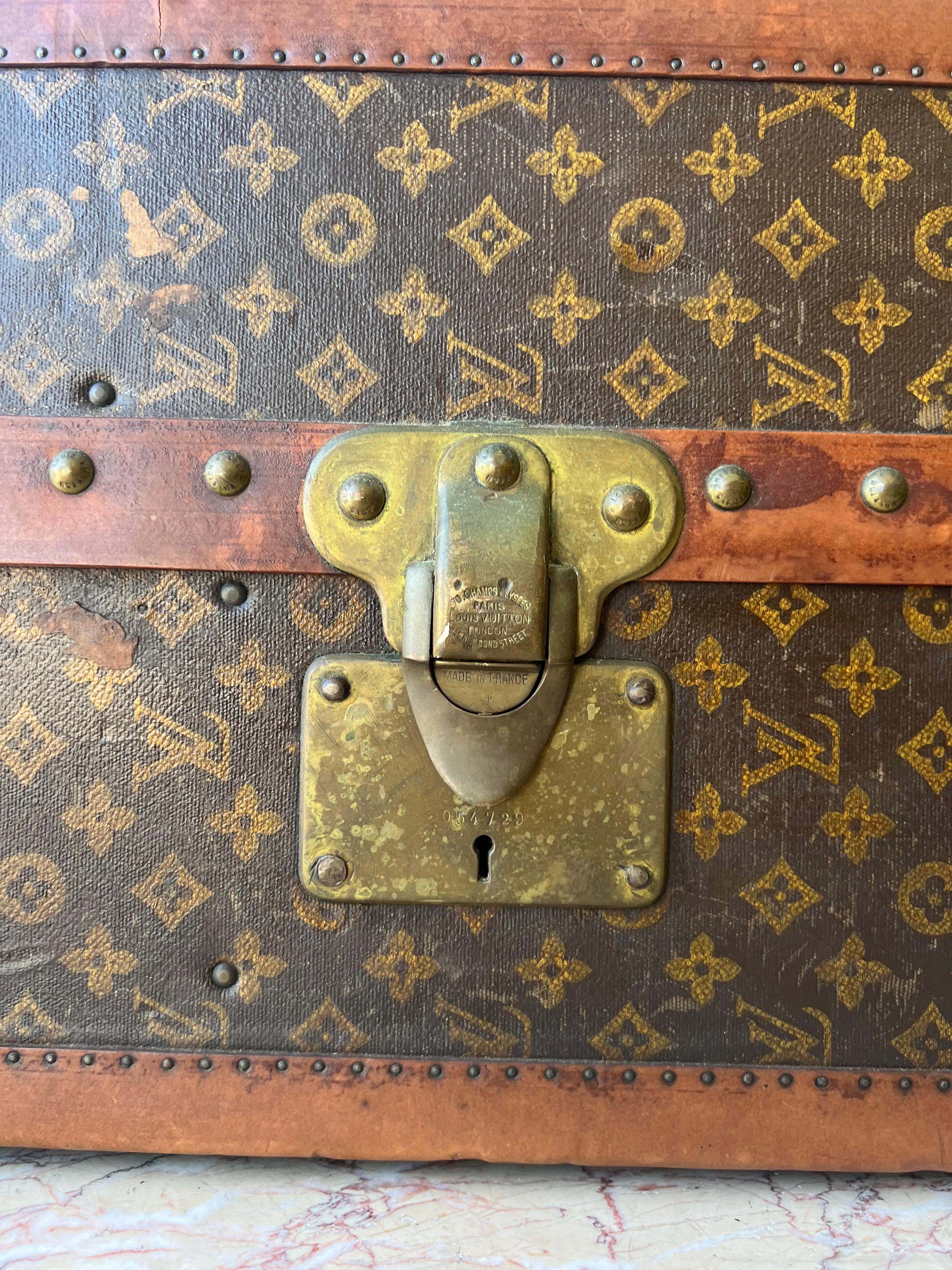 Eine fabelhafte 1920er Louis Vuitton Garderobe Dampfer Schablone Monogramm Trunk im Angebot 7