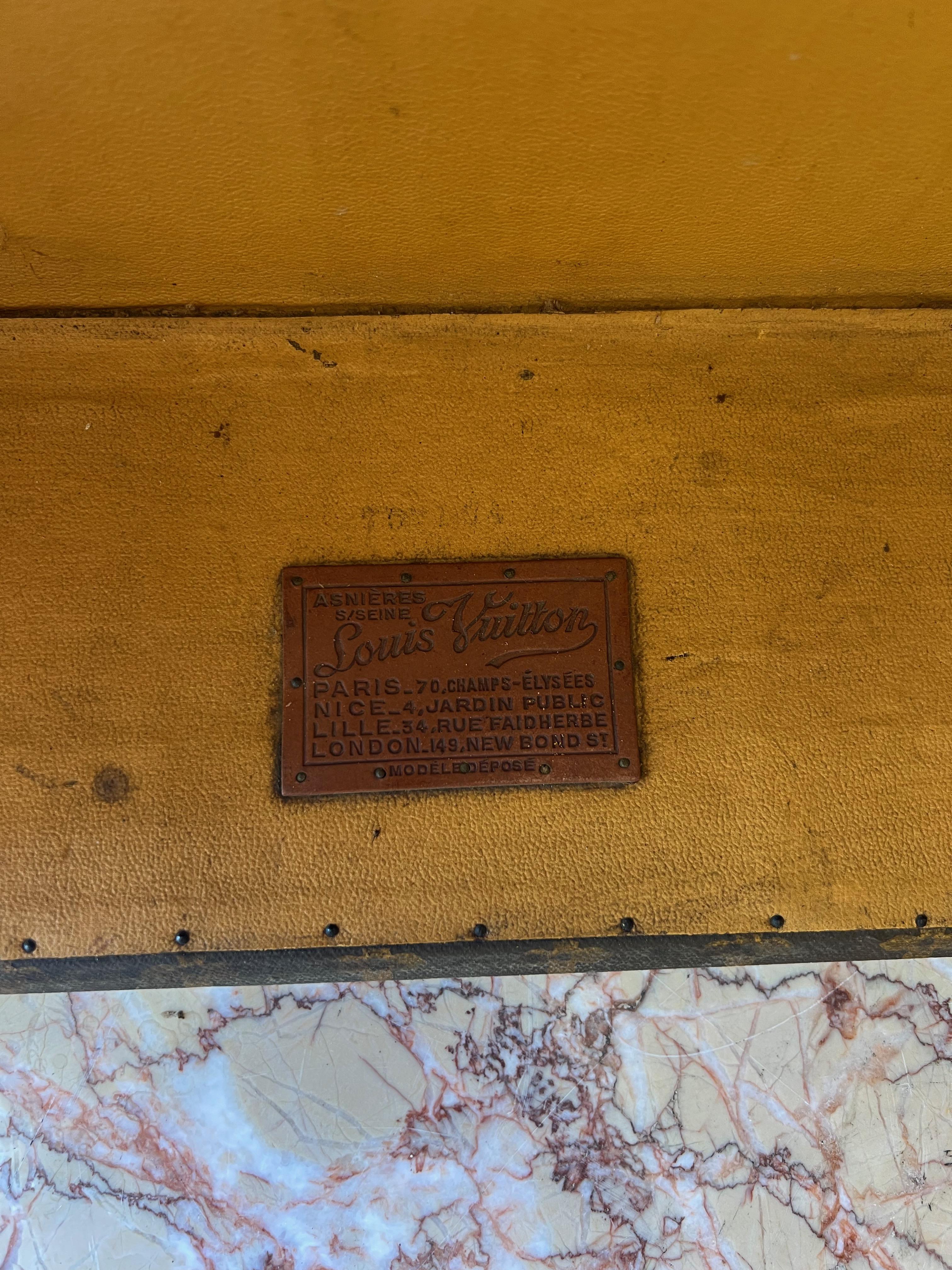 Eine fabelhafte 1920er Louis Vuitton Garderobe Dampfer Schablone Monogramm Trunk (Handgefertigt) im Angebot
