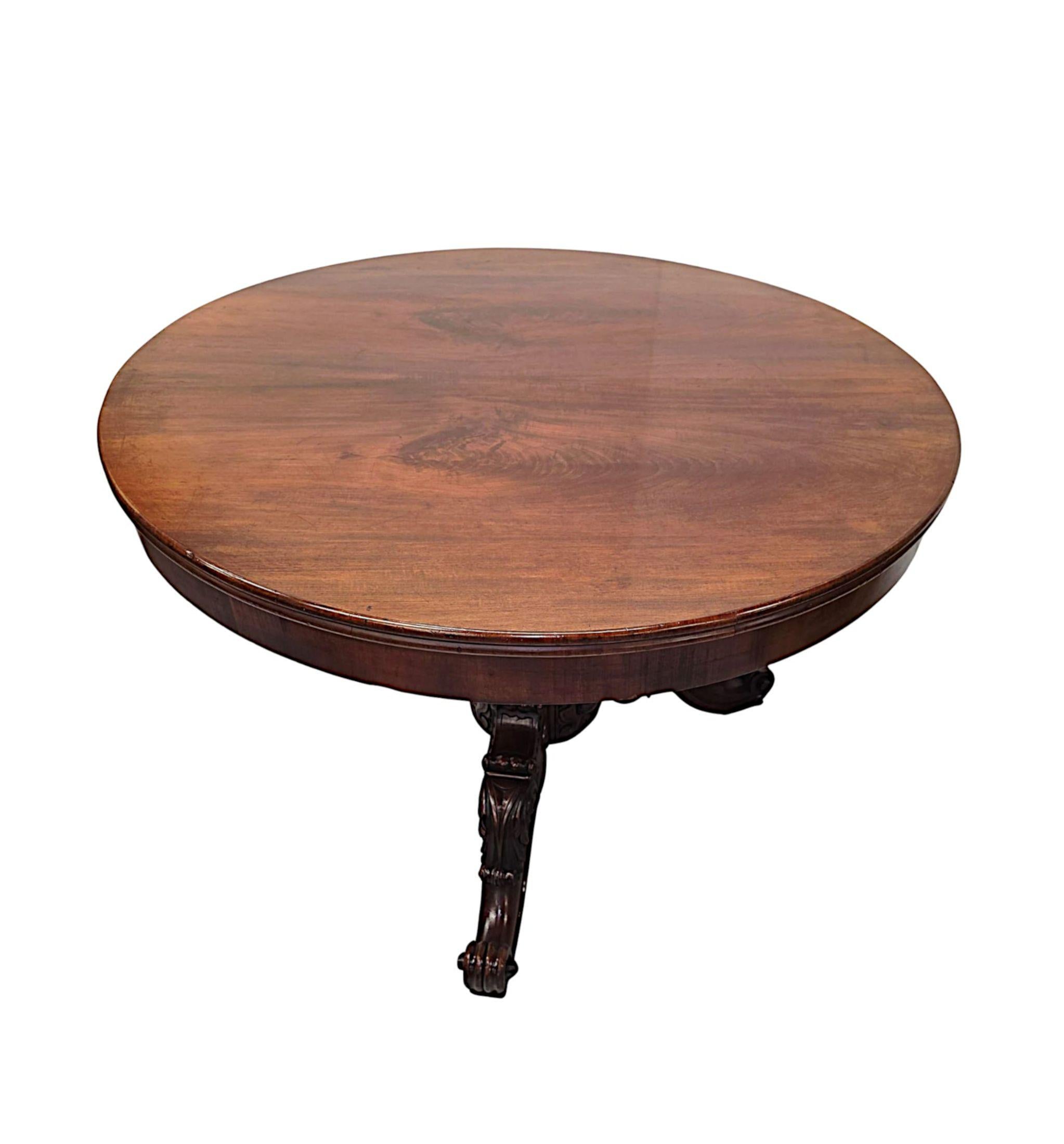 Français Fabuleuse table centrale du 19e siècle sur pied tripode en vente