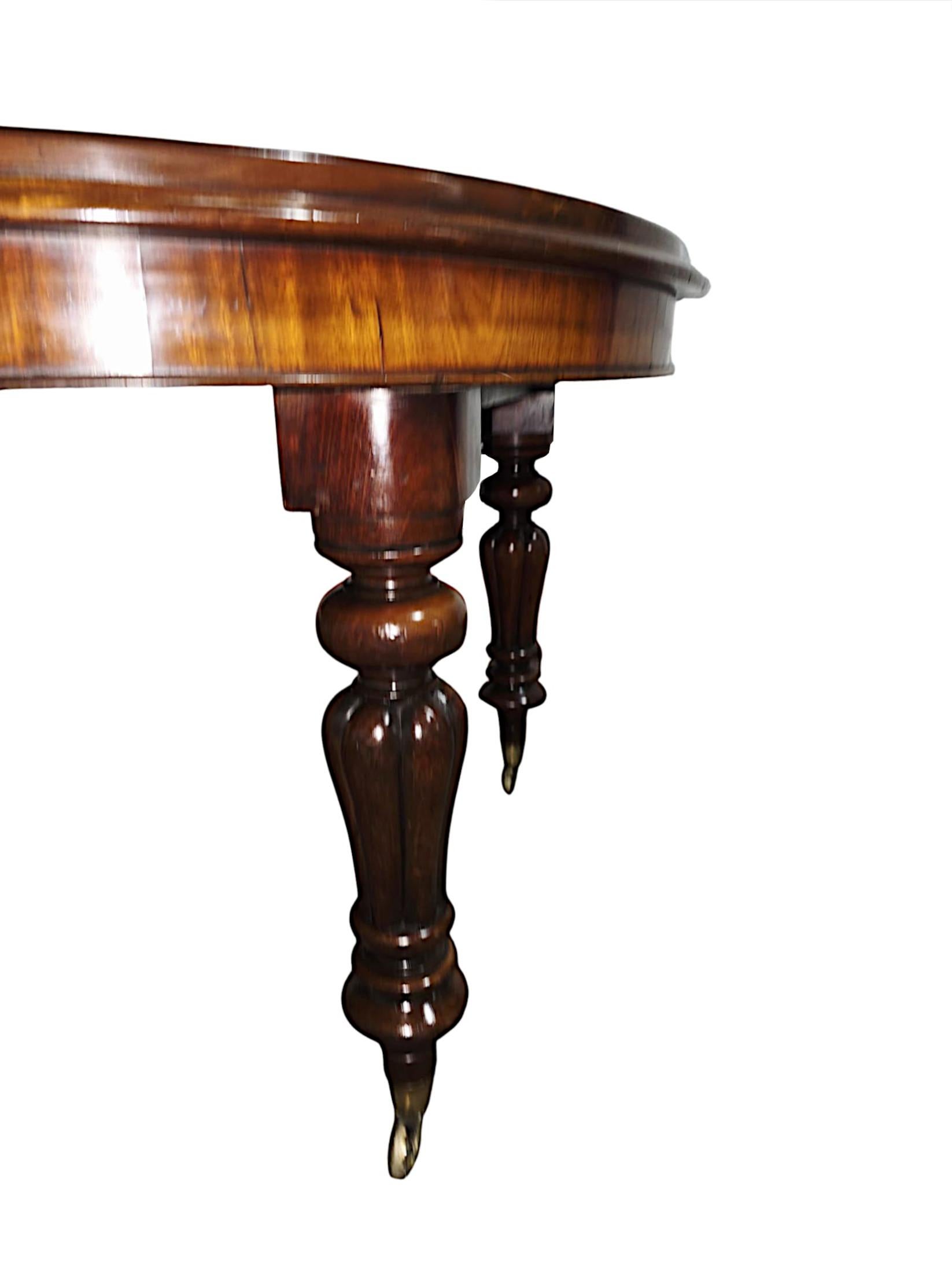 XIXe siècle Fabuleuse table de salle à manger du 19e siècle avec trois abattants supplémentaires en vente