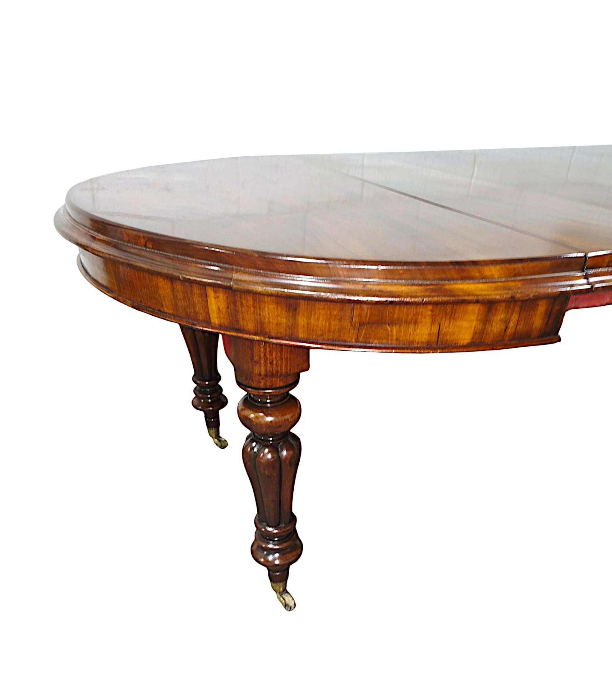 Laiton Fabuleuse table de salle à manger du 19e siècle avec trois abattants supplémentaires en vente