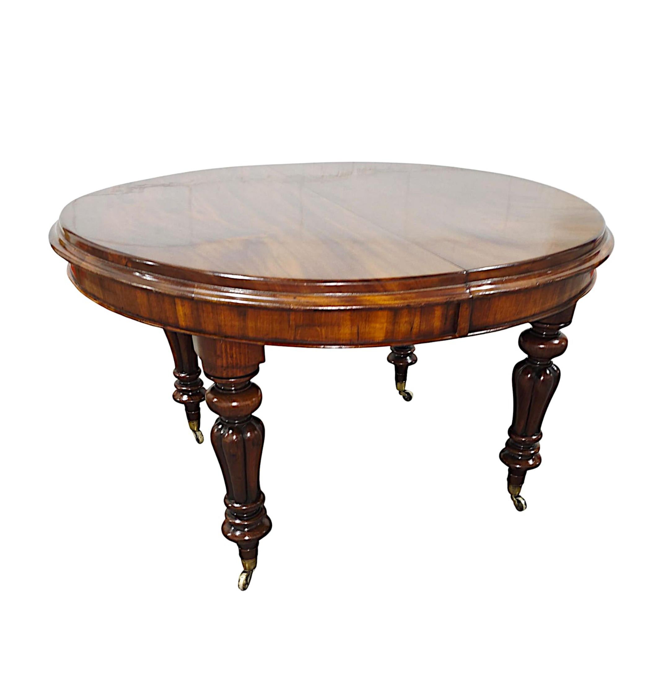 Fabuleuse table de salle à manger du 19e siècle avec trois abattants supplémentaires en vente 1