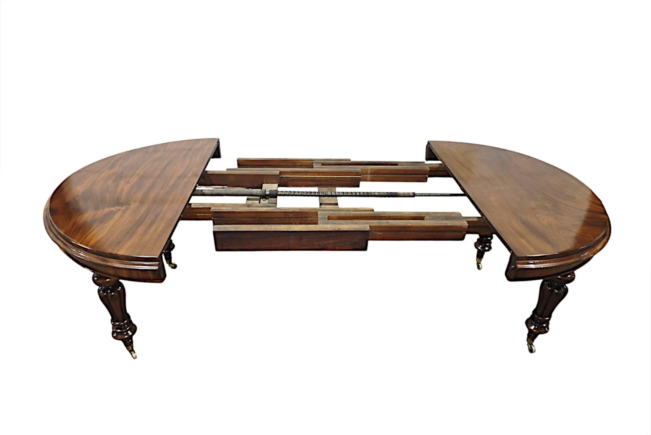 Fabuleuse table de salle à manger du 19e siècle avec trois abattants supplémentaires en vente 3