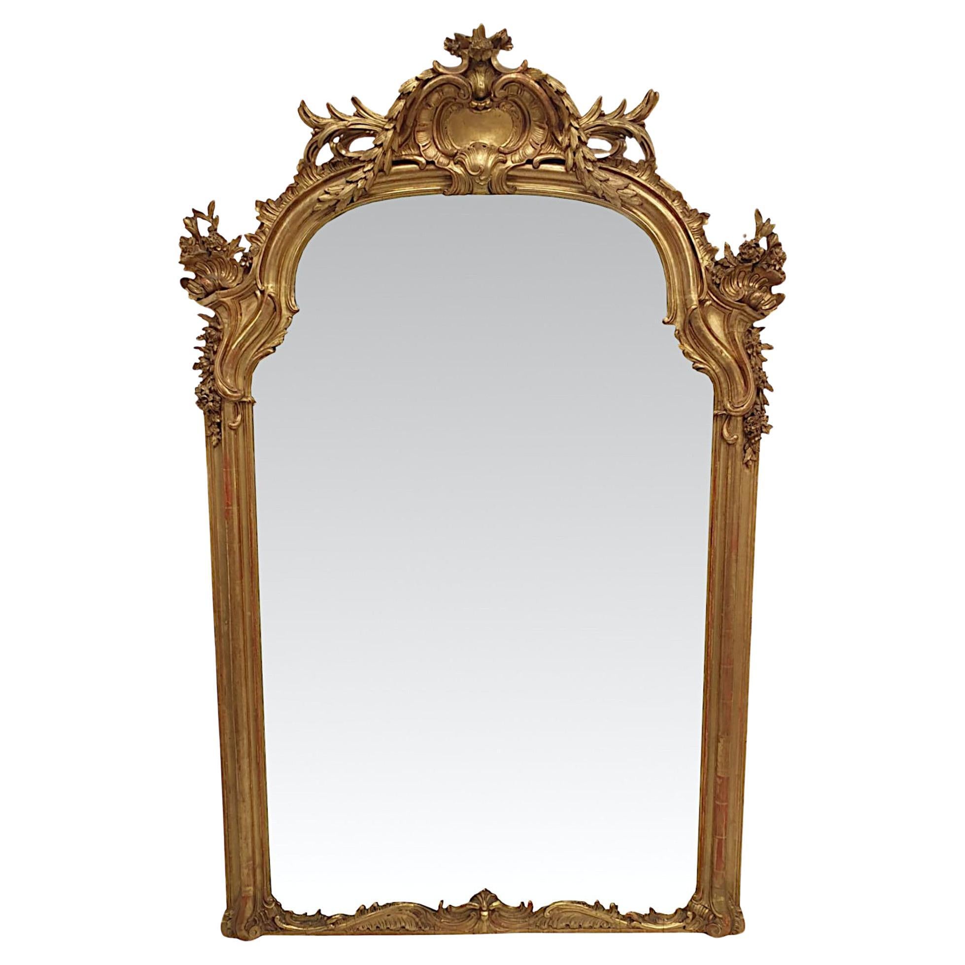 Fabuleux grand miroir de hall ou de trumeau en bois doré du XIXe siècle en vente