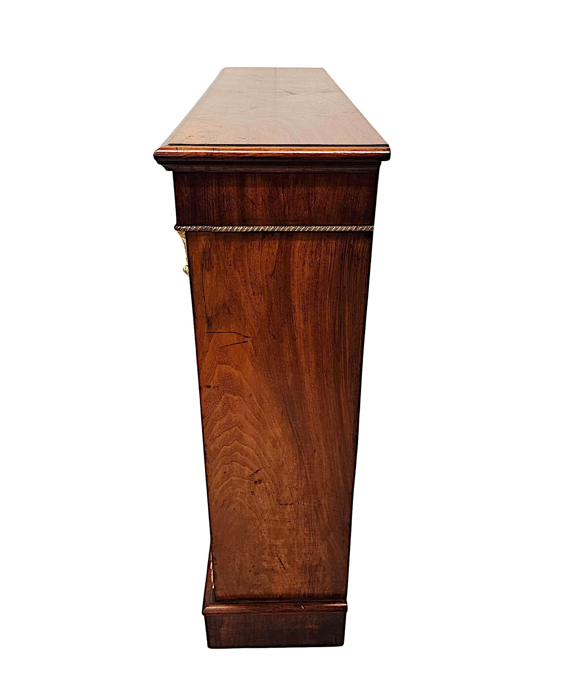 Eine fabelhafte 19. Jahrhundert Ormolu montiert Burr Walnuss zwei Türen Kabinett im Angebot 1