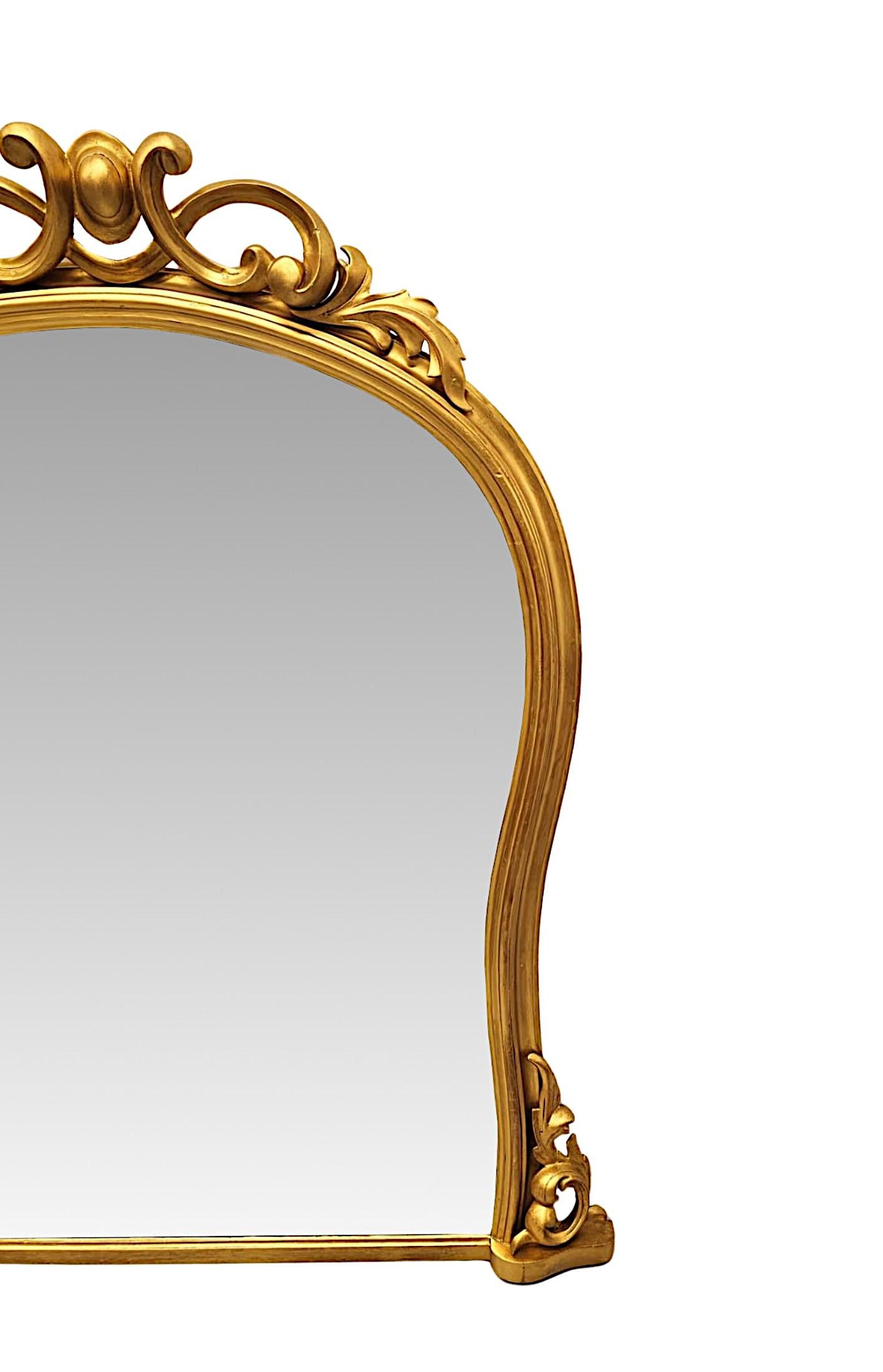 Inglese Un favoloso specchio a bracci del XIX secolo in legno dorato con arco a vita in vendita