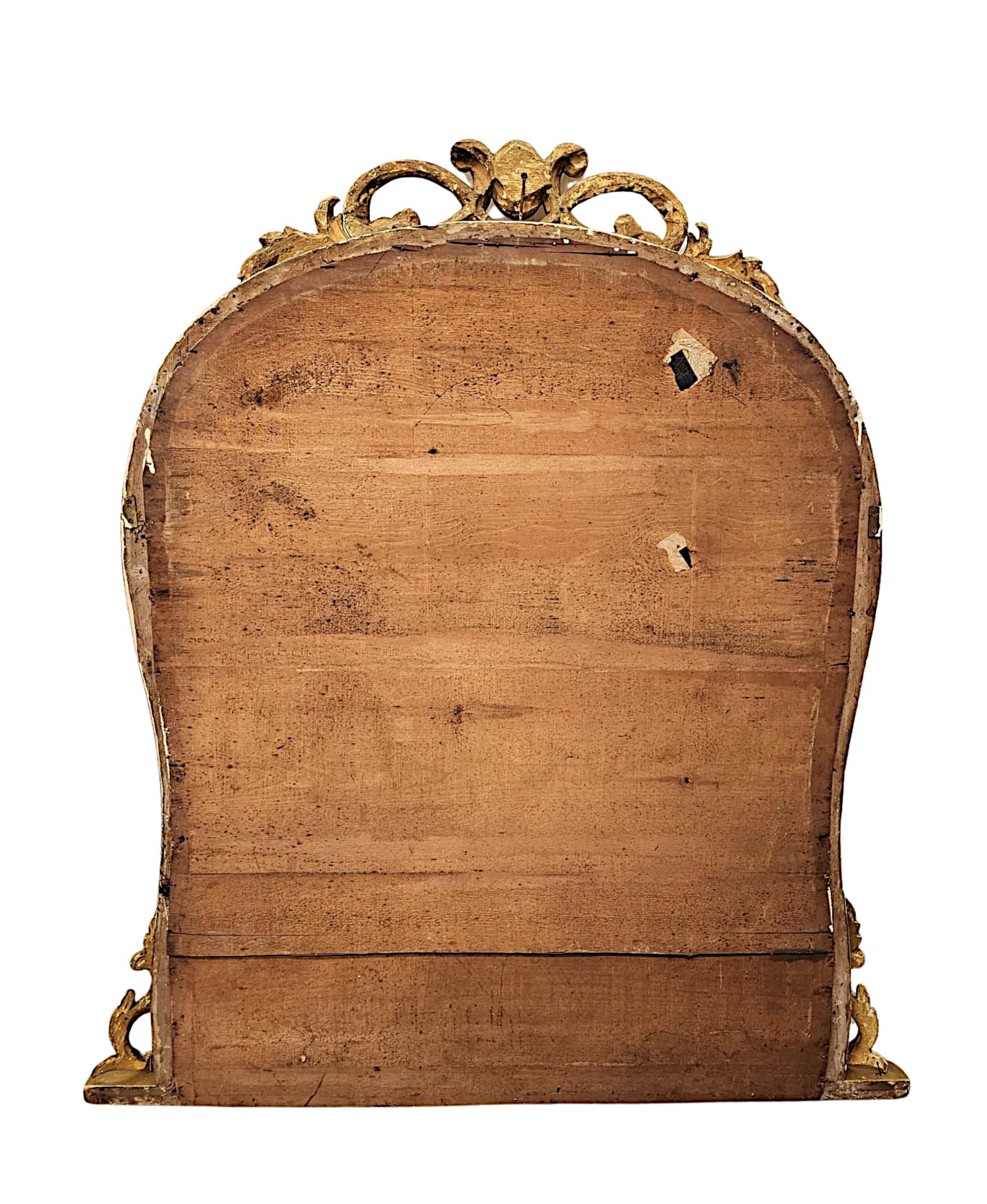 Vetro Un favoloso specchio a bracci del XIX secolo in legno dorato con arco a vita in vendita