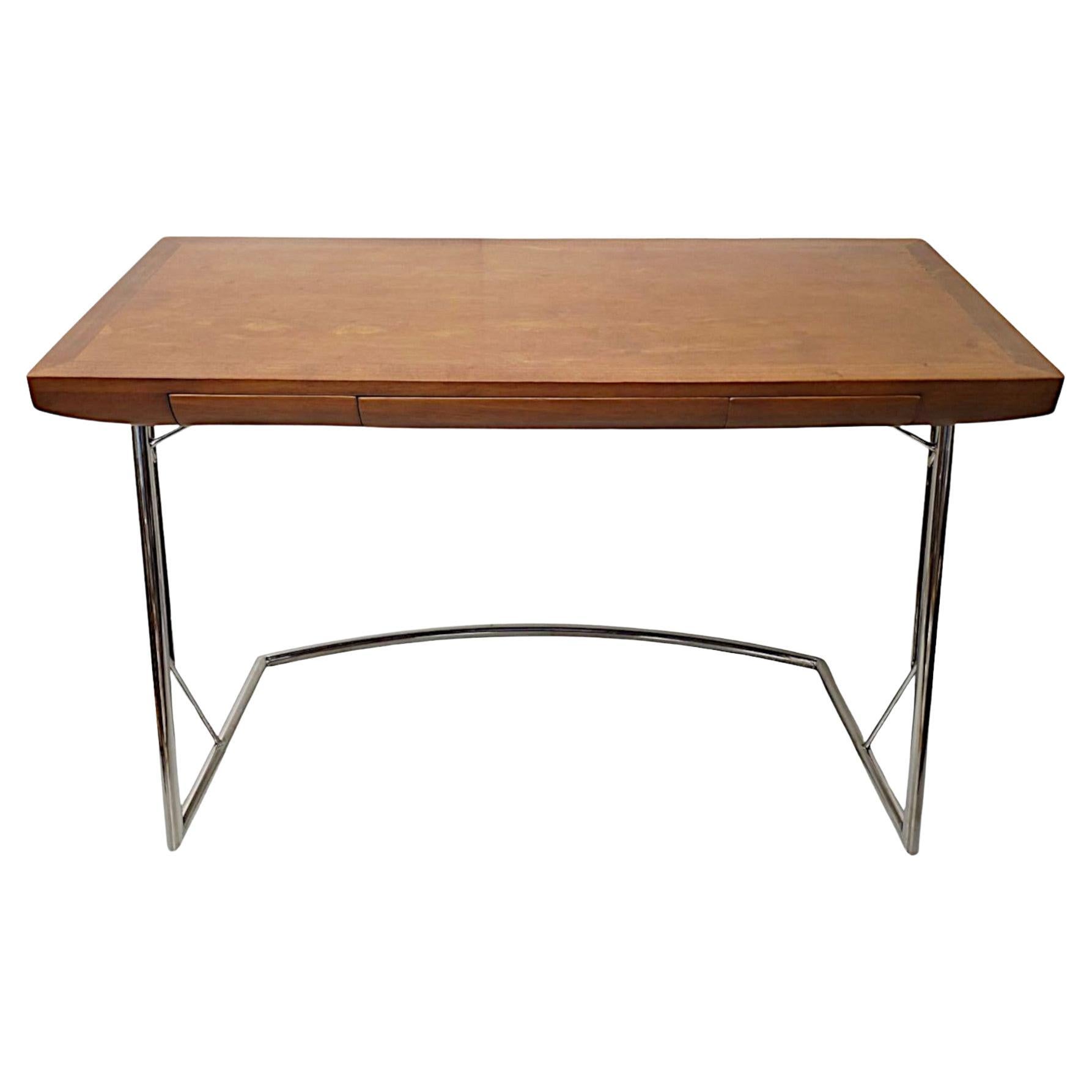 Una favolosa scrivania in cromo e noce dal design Art Deco
